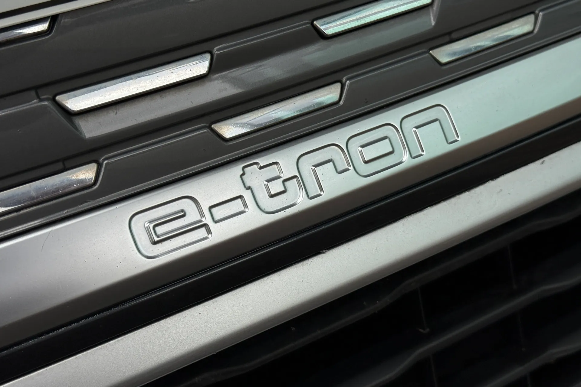 Audi Q4 thumbnail image number 11