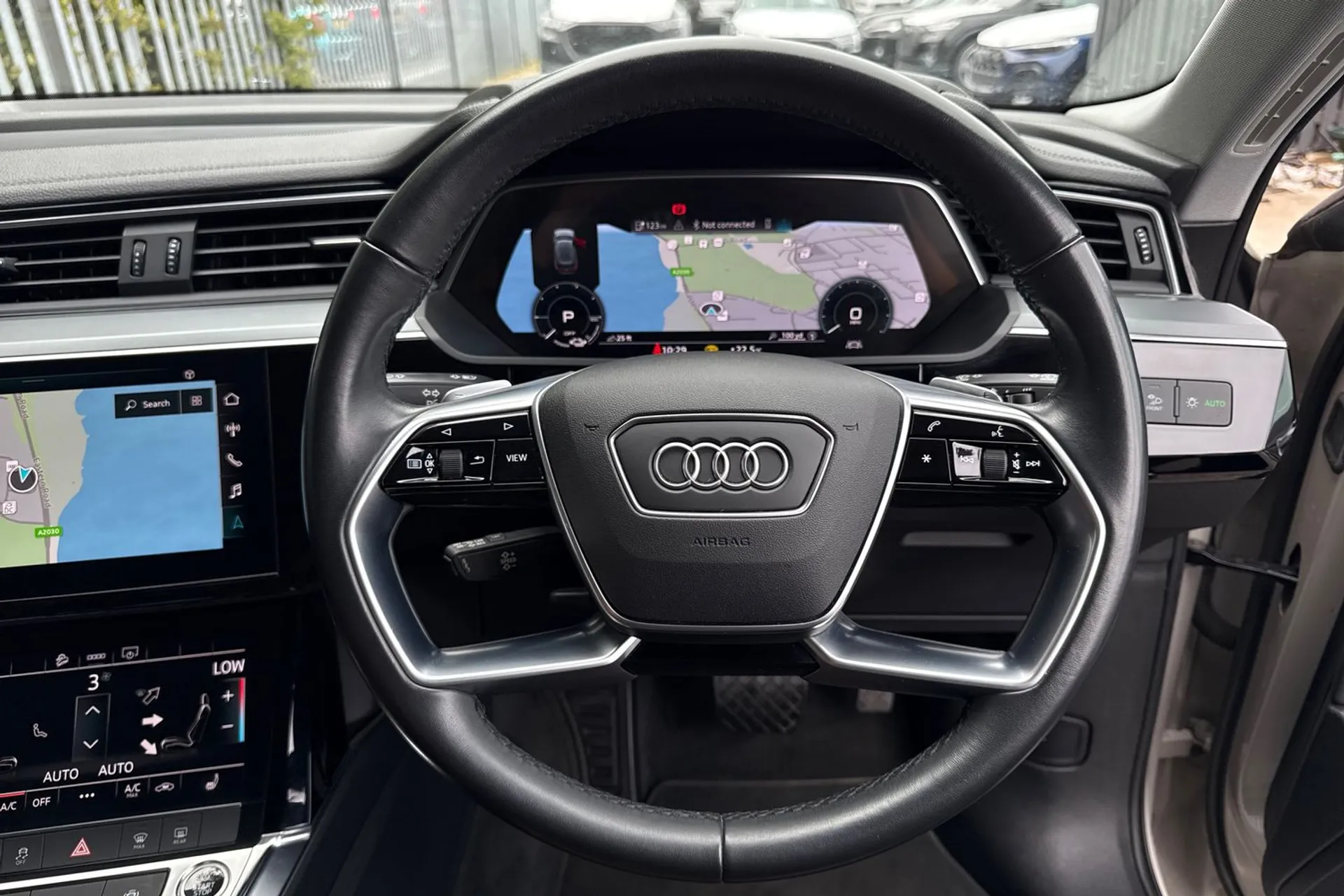 Audi E-Tron thumbnail image number 37
