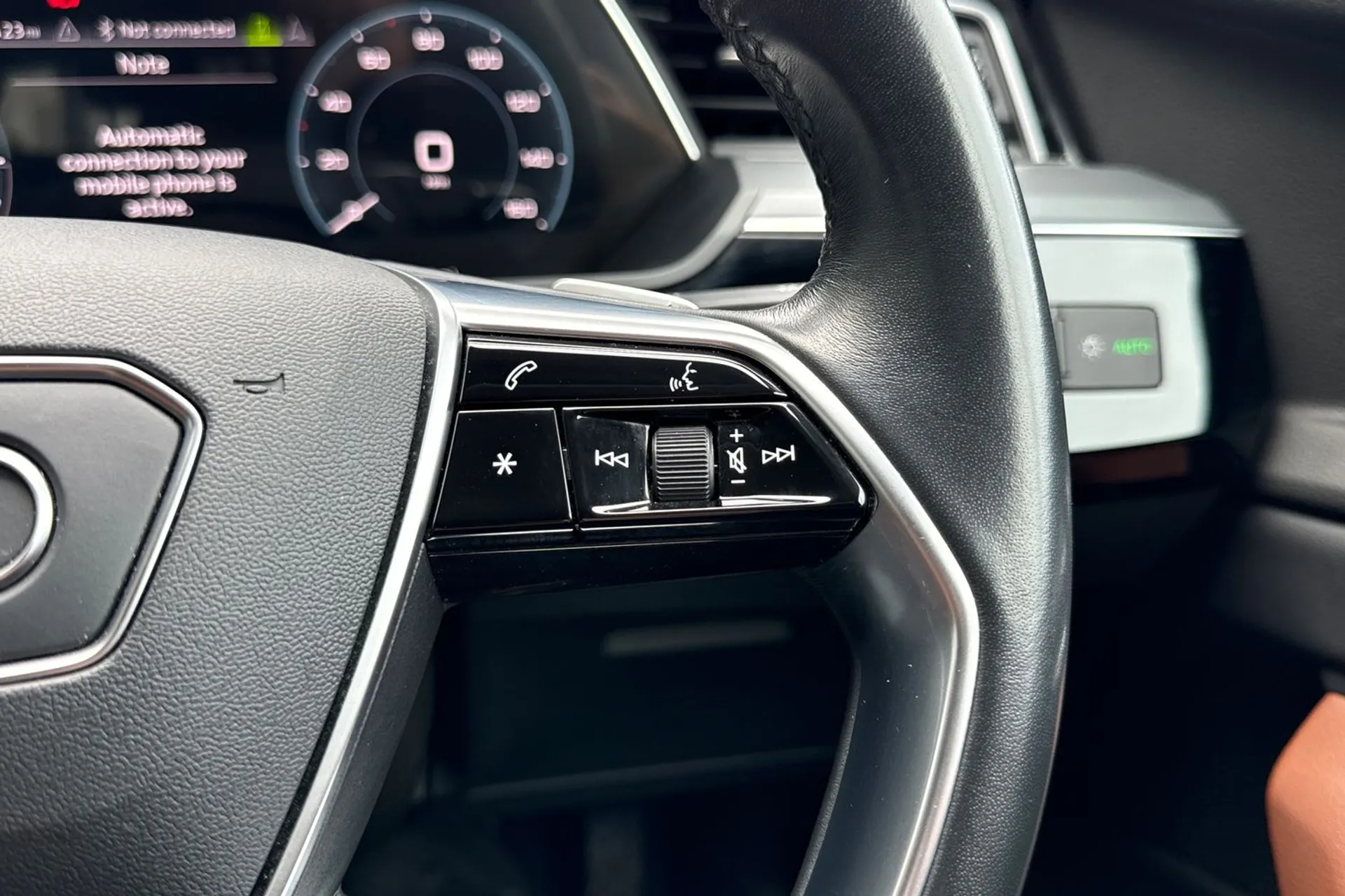Audi E-Tron thumbnail image number 41