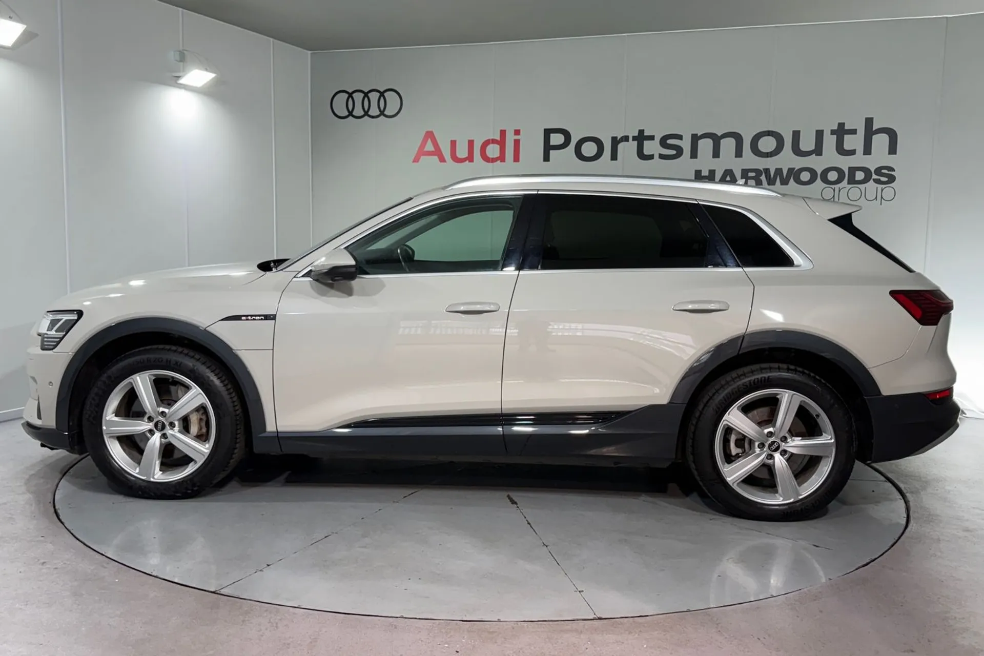 Audi E-Tron thumbnail image number 11