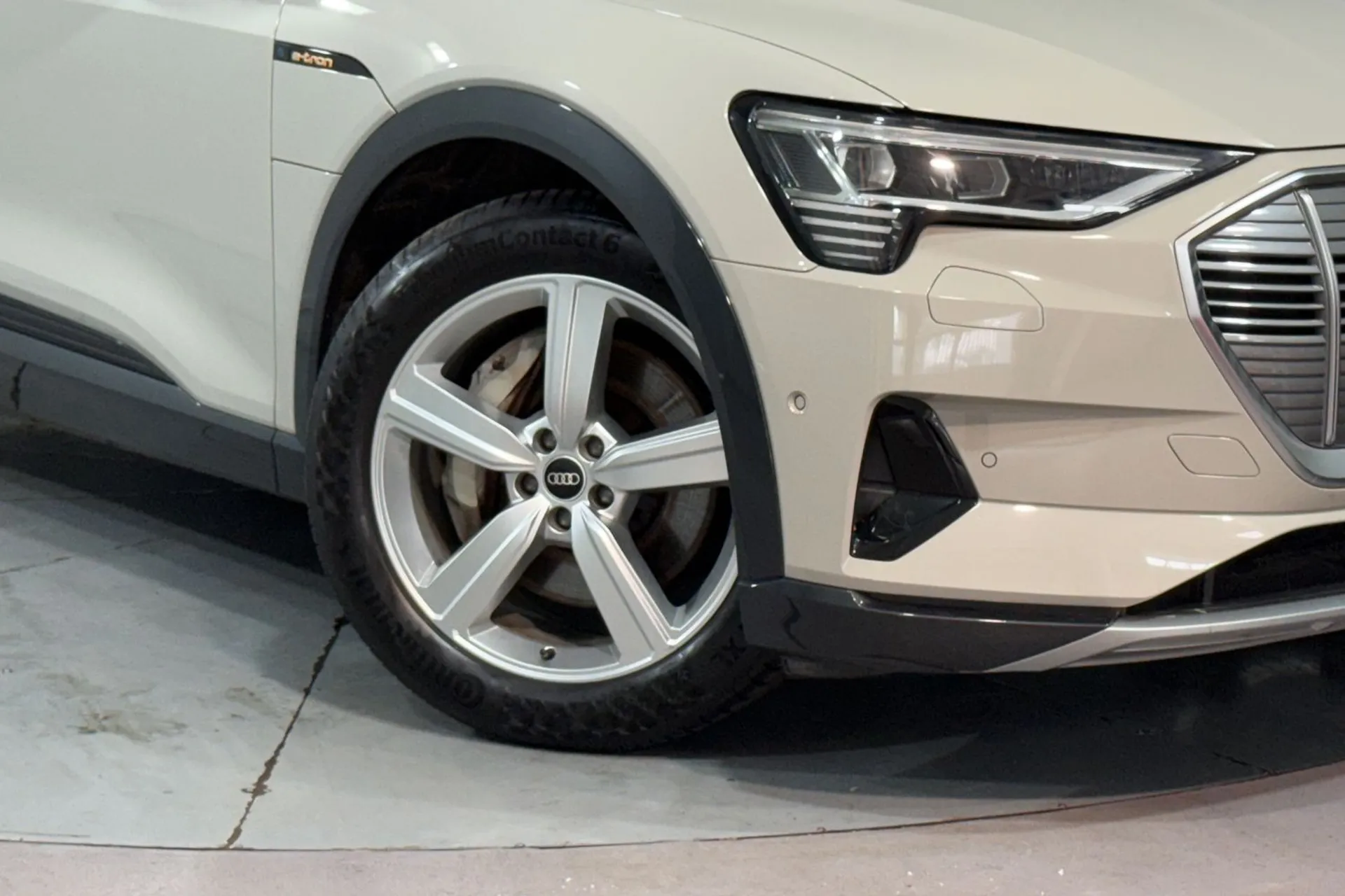 Audi E-Tron thumbnail image number 10