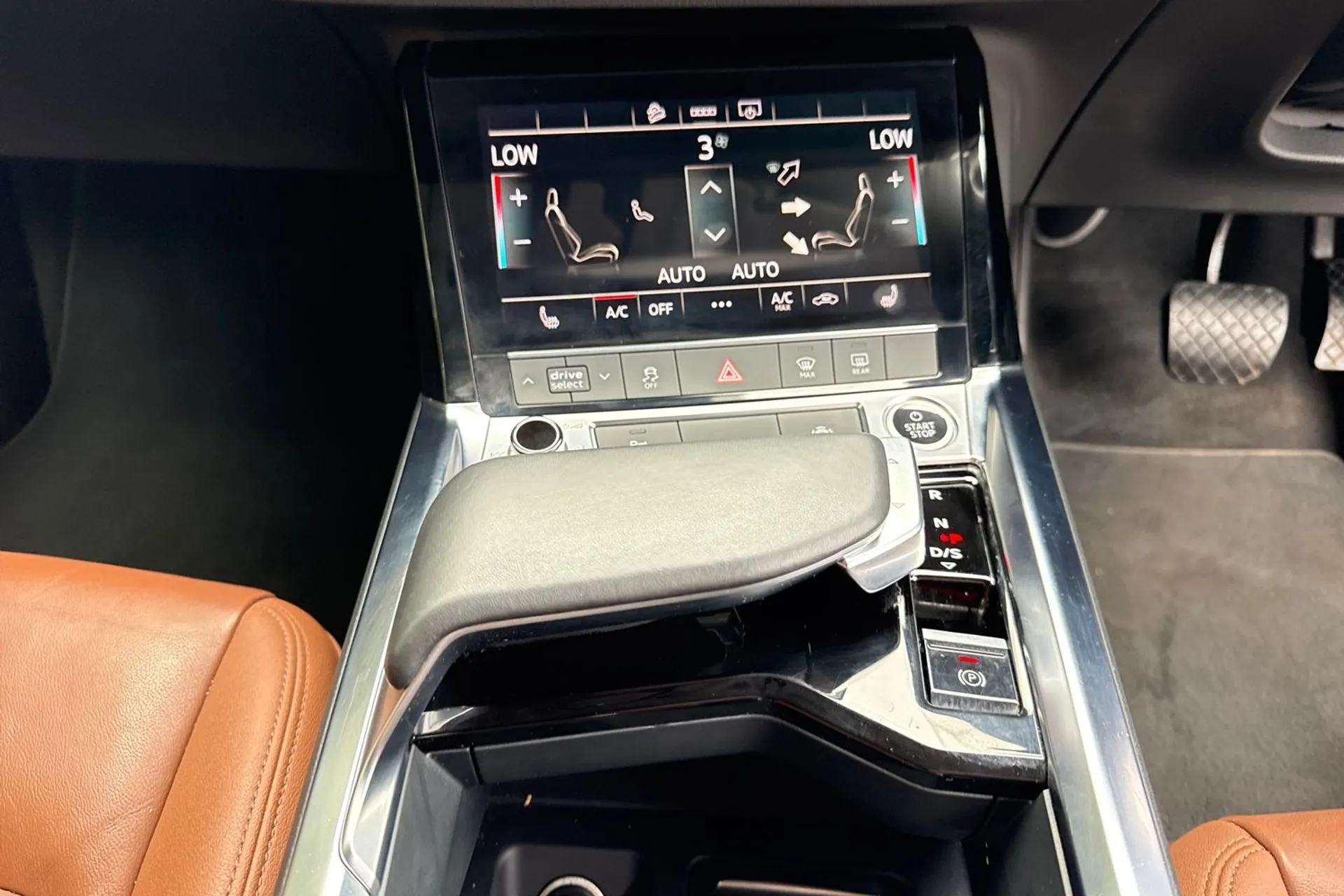 Audi E-Tron thumbnail image number 38