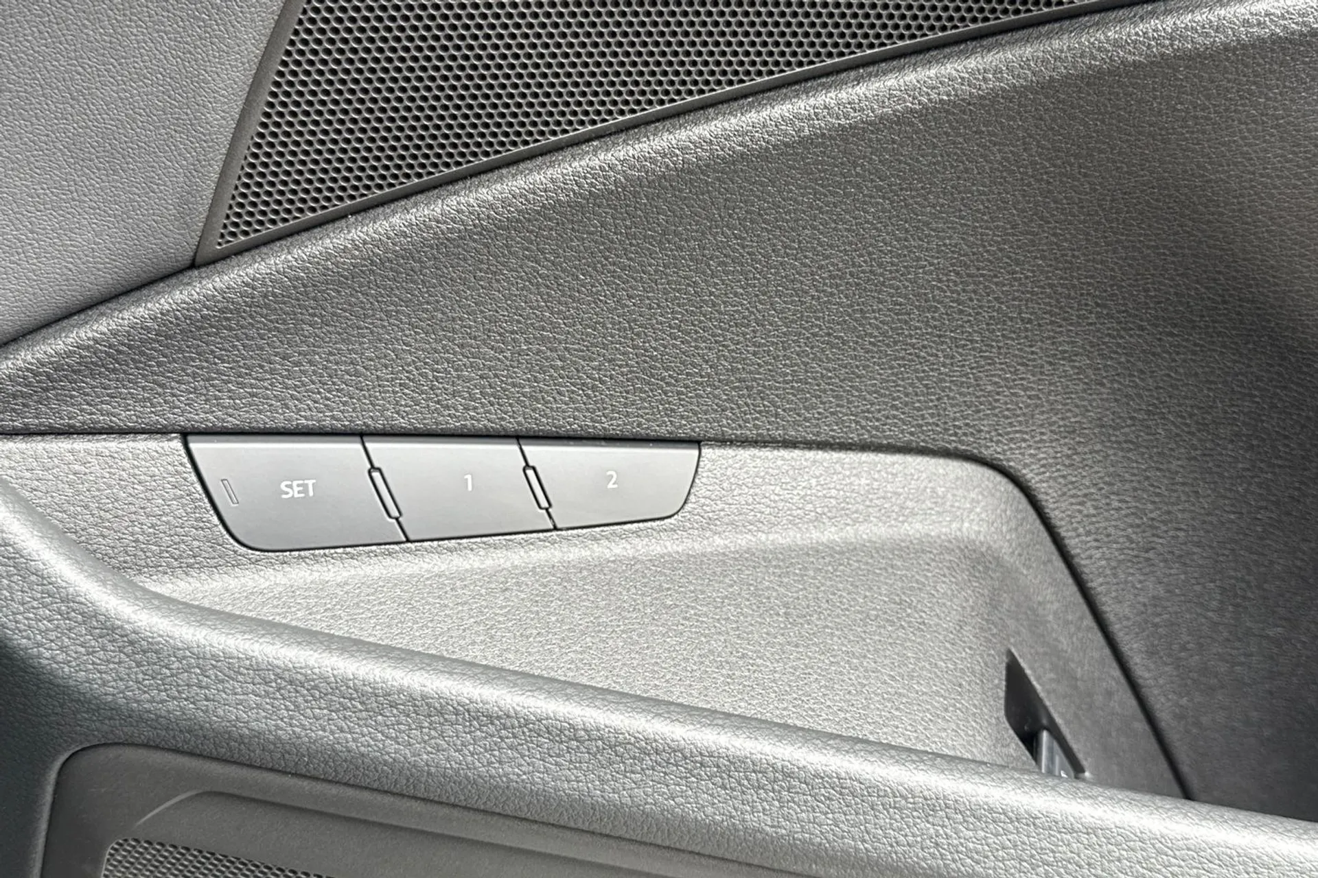 Audi E-Tron thumbnail image number 51
