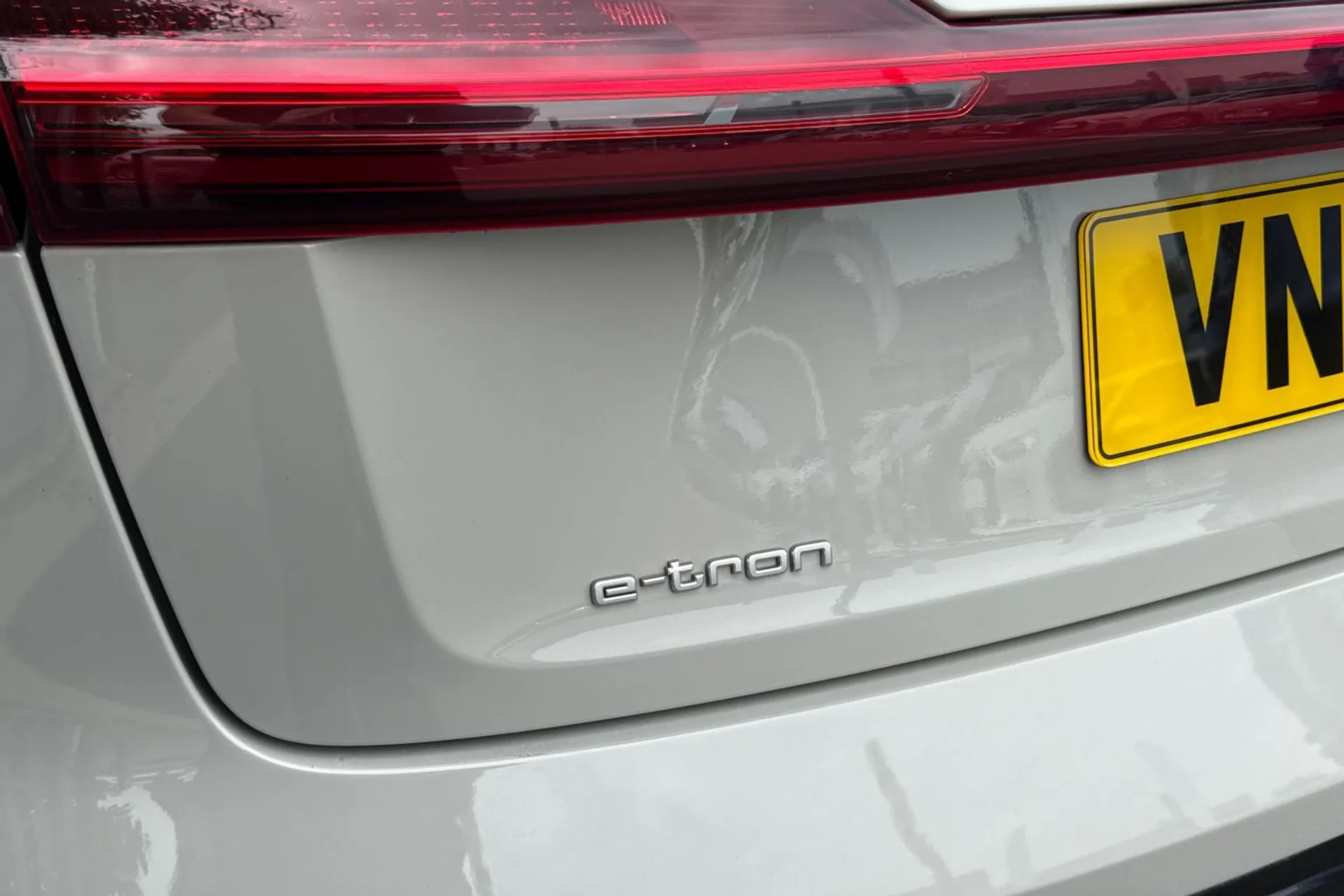 Audi E-Tron thumbnail image number 16
