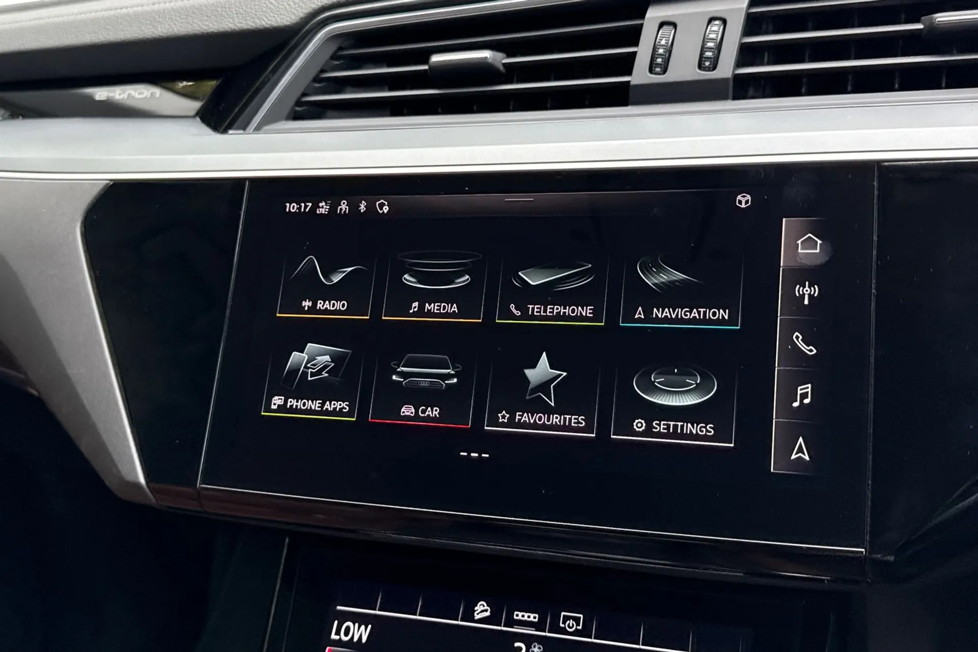 Audi E-Tron thumbnail image number 36