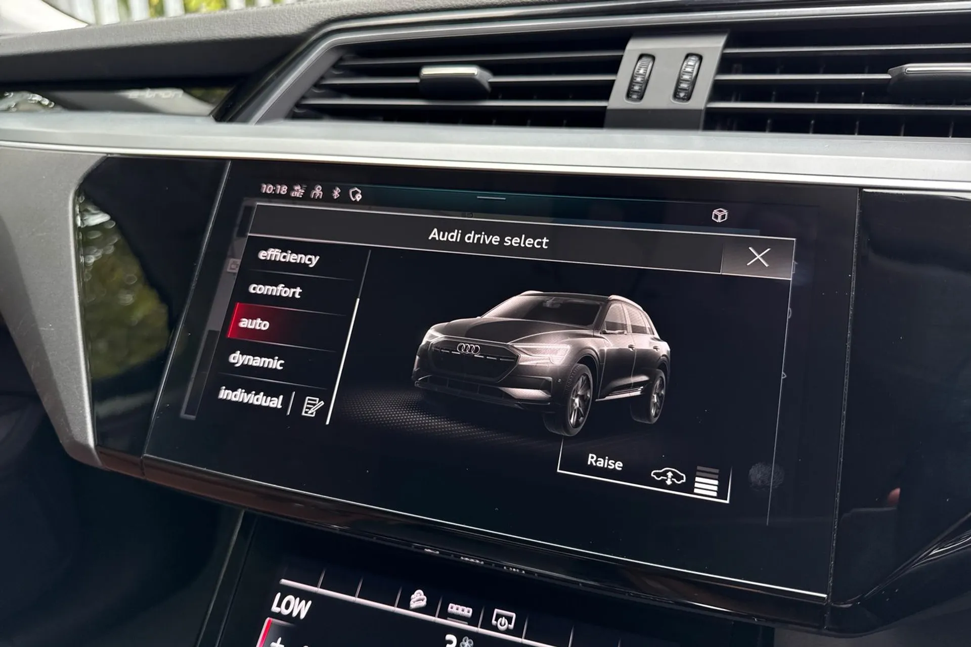 Audi E-Tron thumbnail image number 39