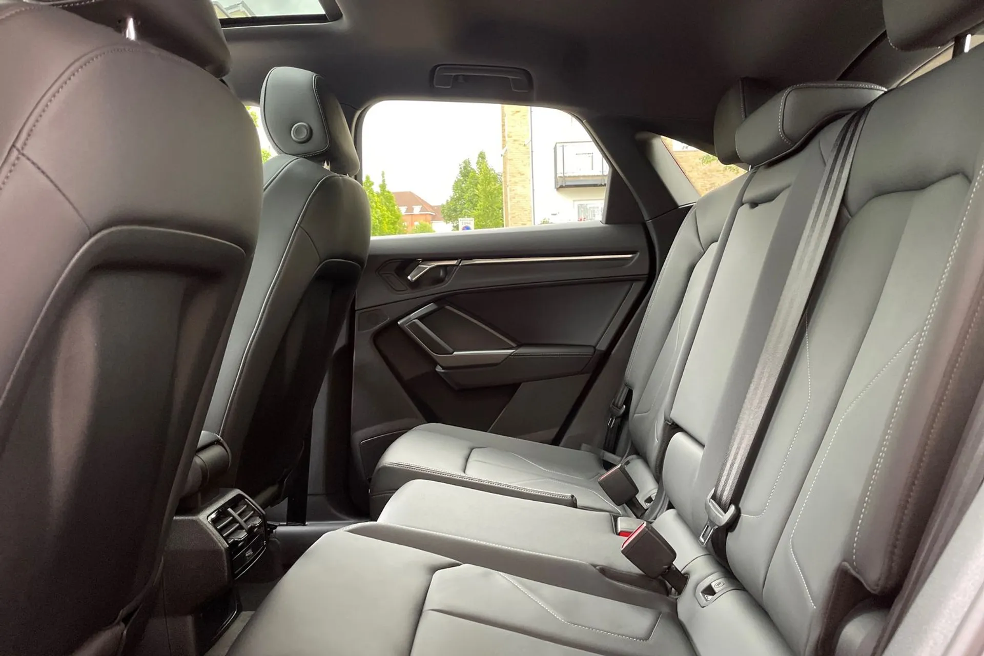 Audi Q3 thumbnail image number 29