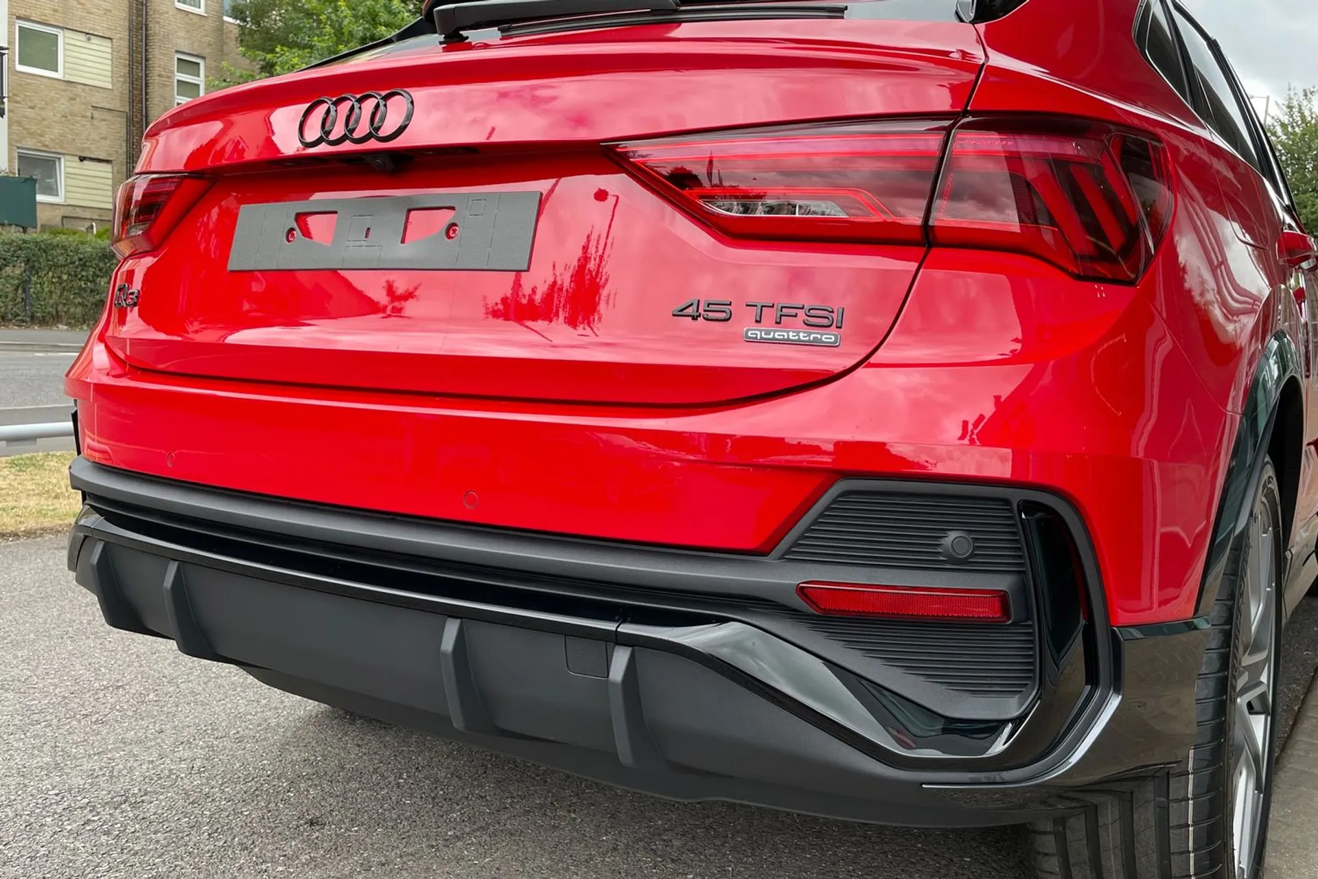 Audi Q3 thumbnail image number 17