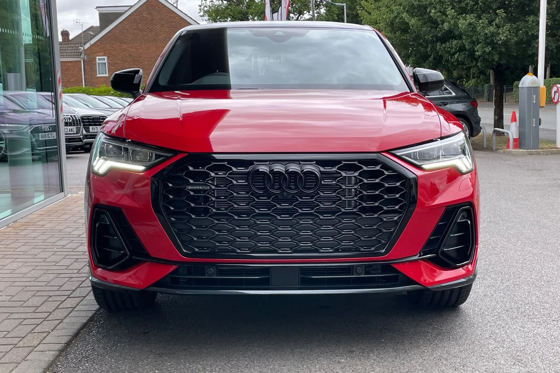 Audi Q3 thumbnail image number 12