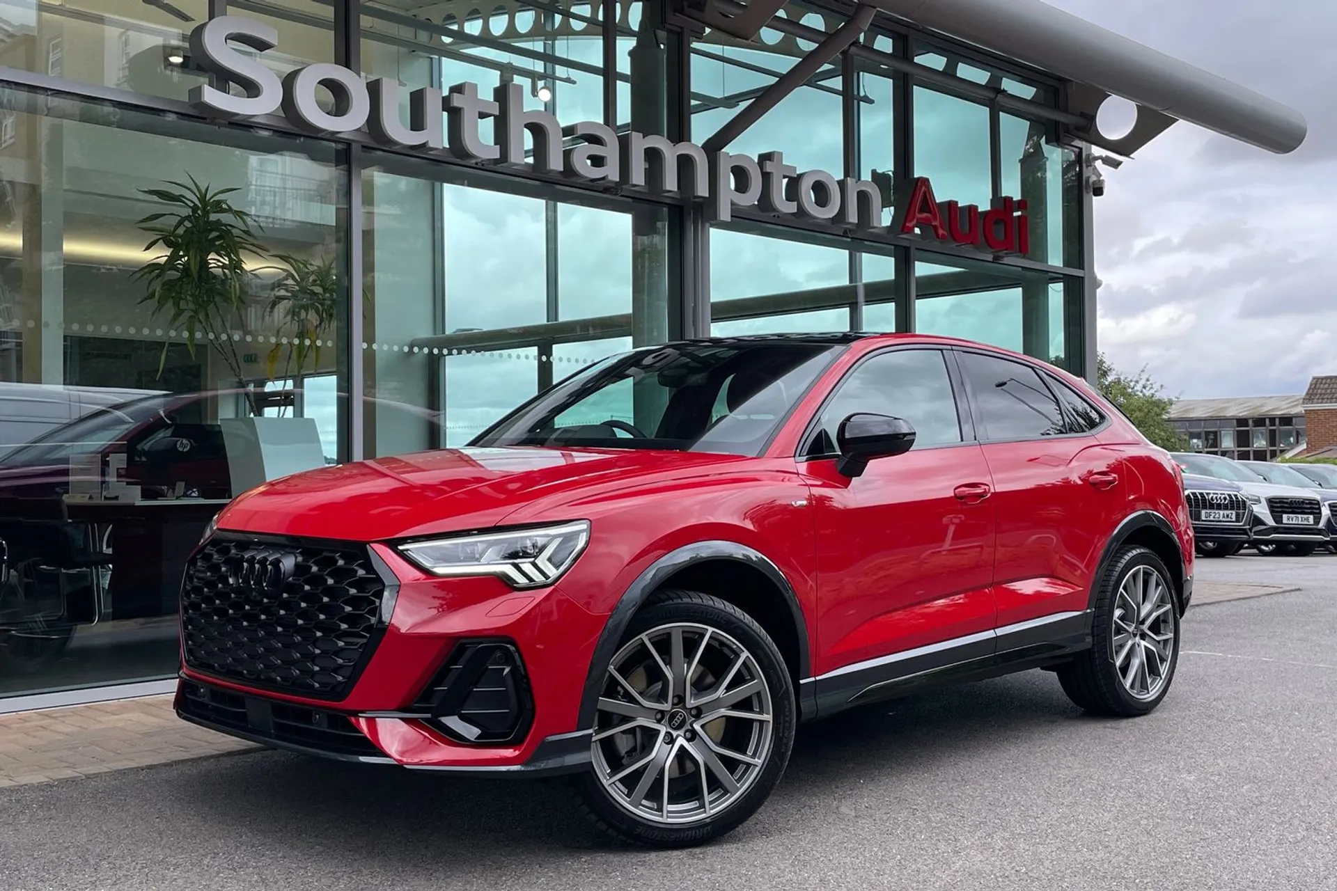 Audi Q3 thumbnail image number 11