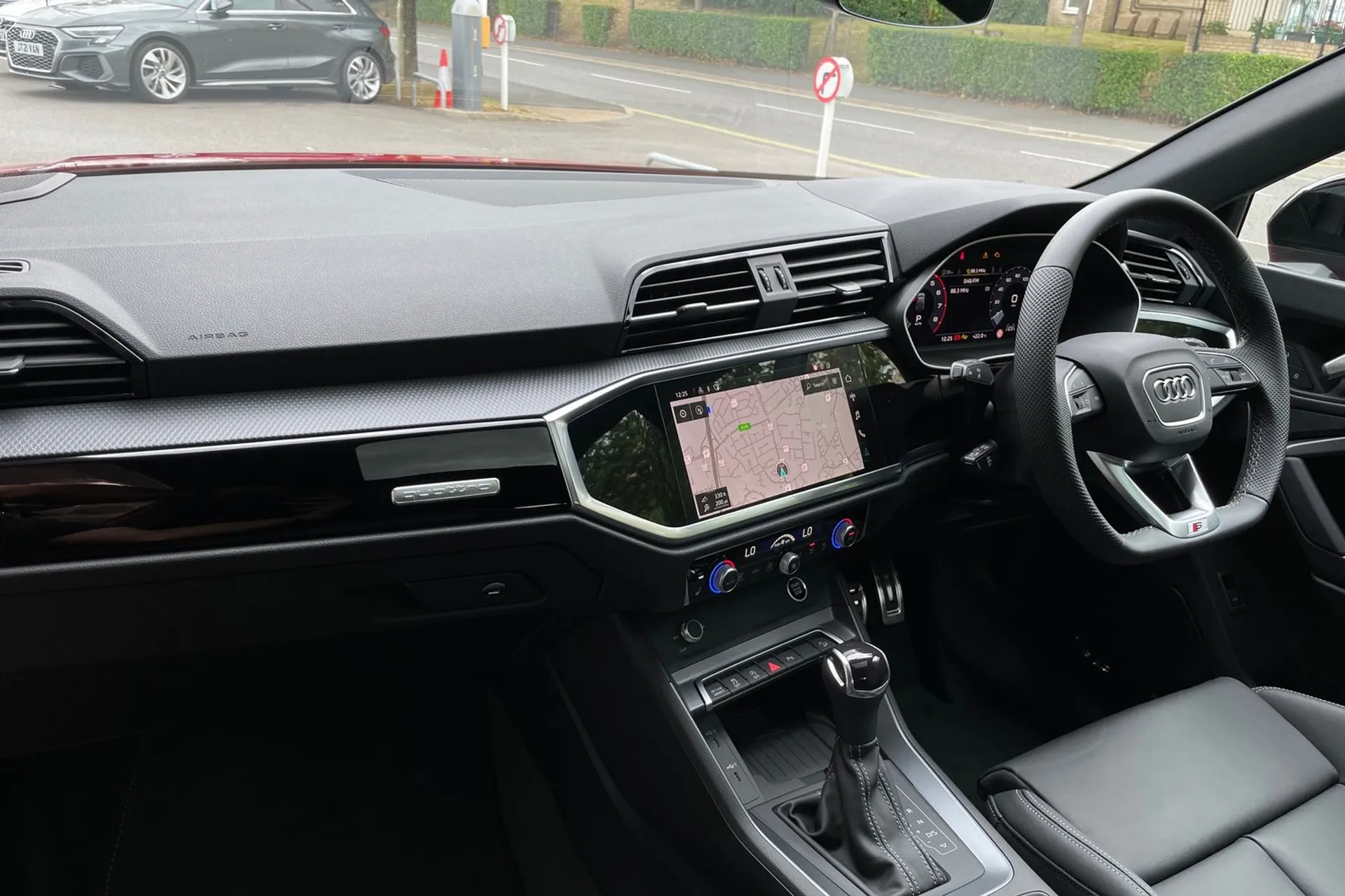 Audi Q3 thumbnail image number 27