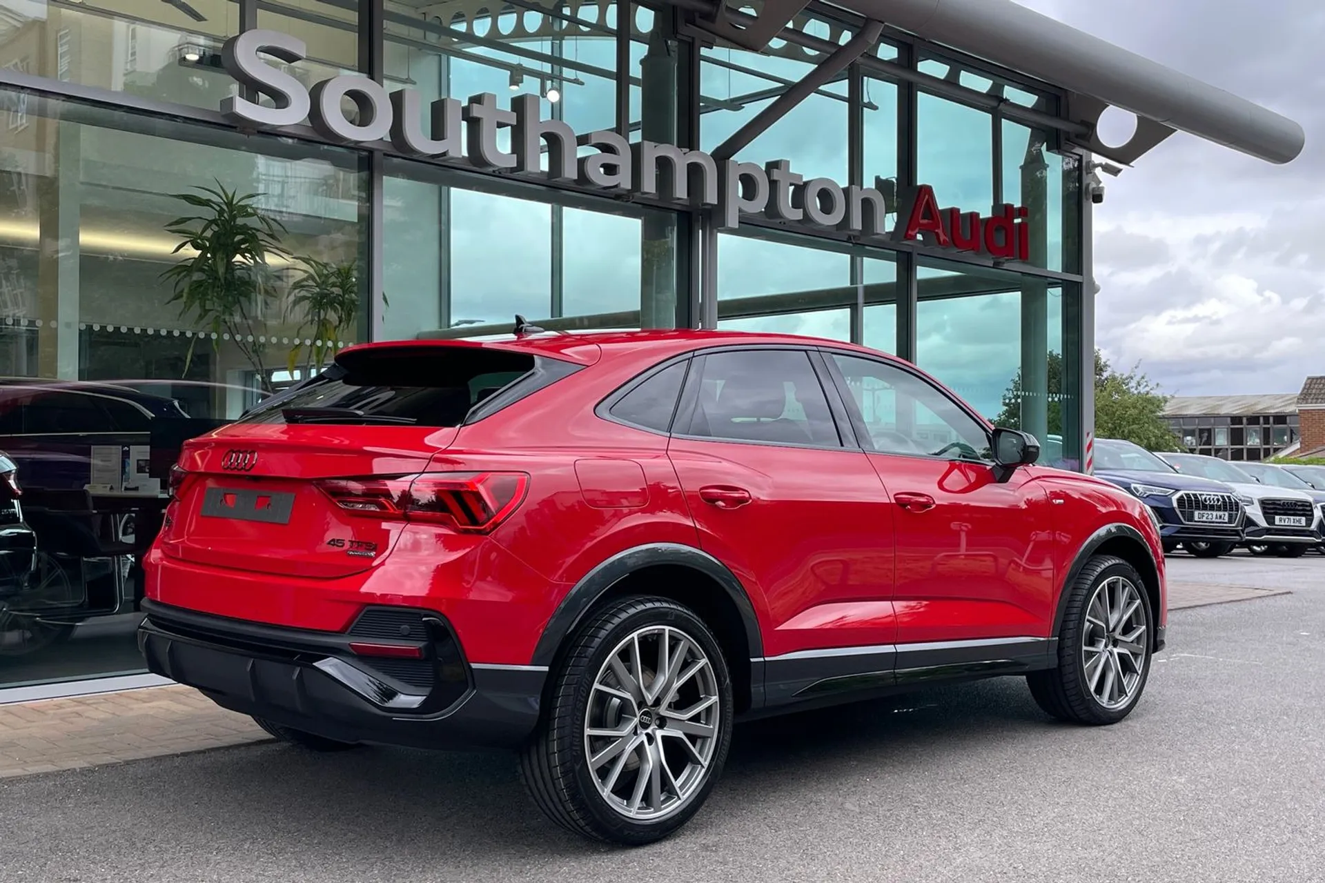 Audi Q3 thumbnail image number 7
