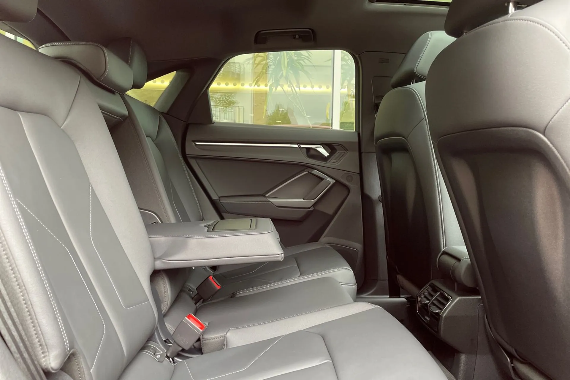 Audi Q3 thumbnail image number 22