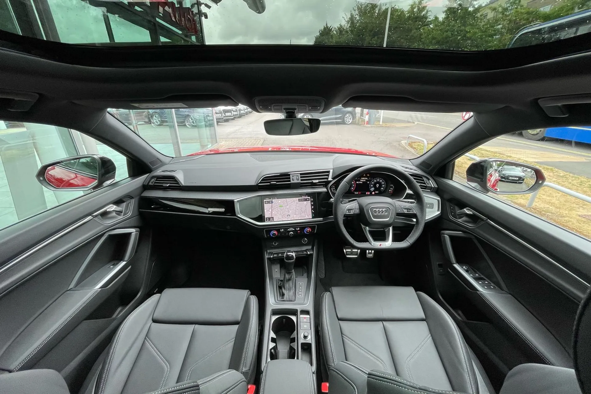 Audi Q3 thumbnail image number 31