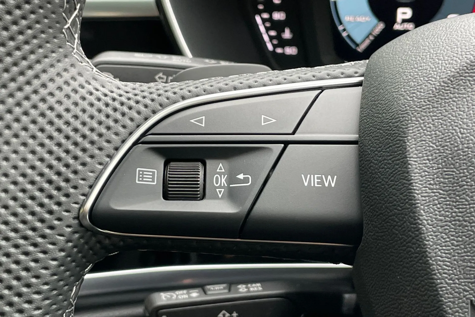 Audi Q3 thumbnail image number 35