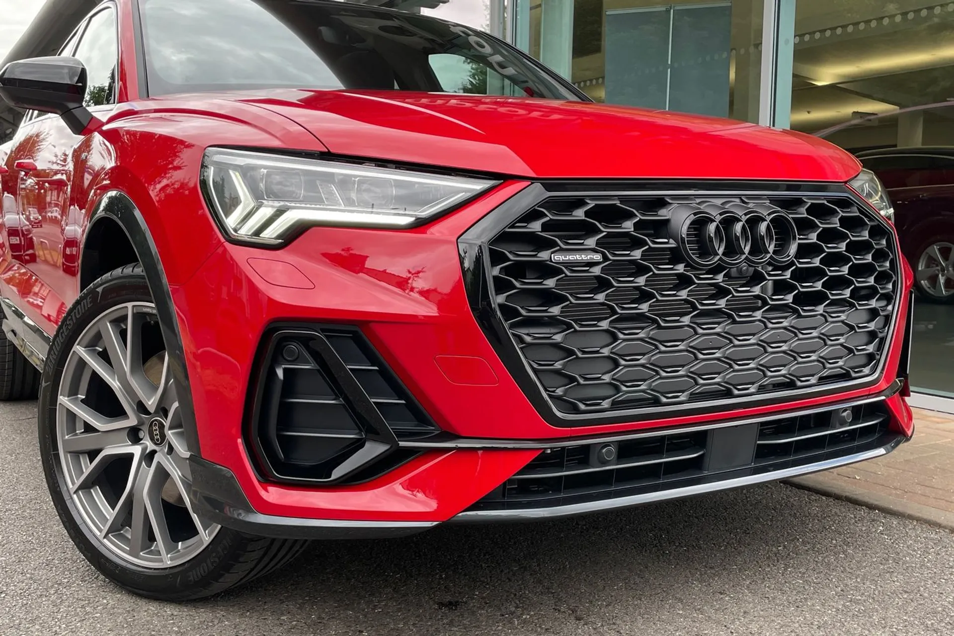 Audi Q3 thumbnail image number 6