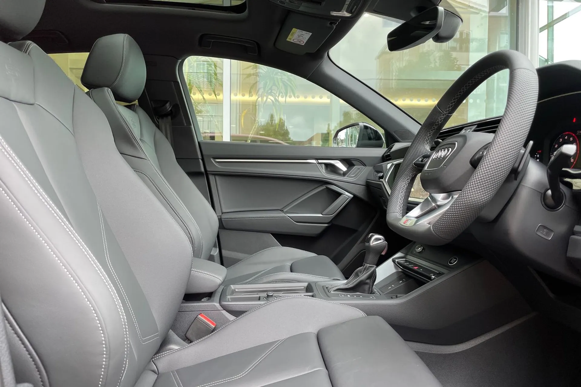 Audi Q3 thumbnail image number 25