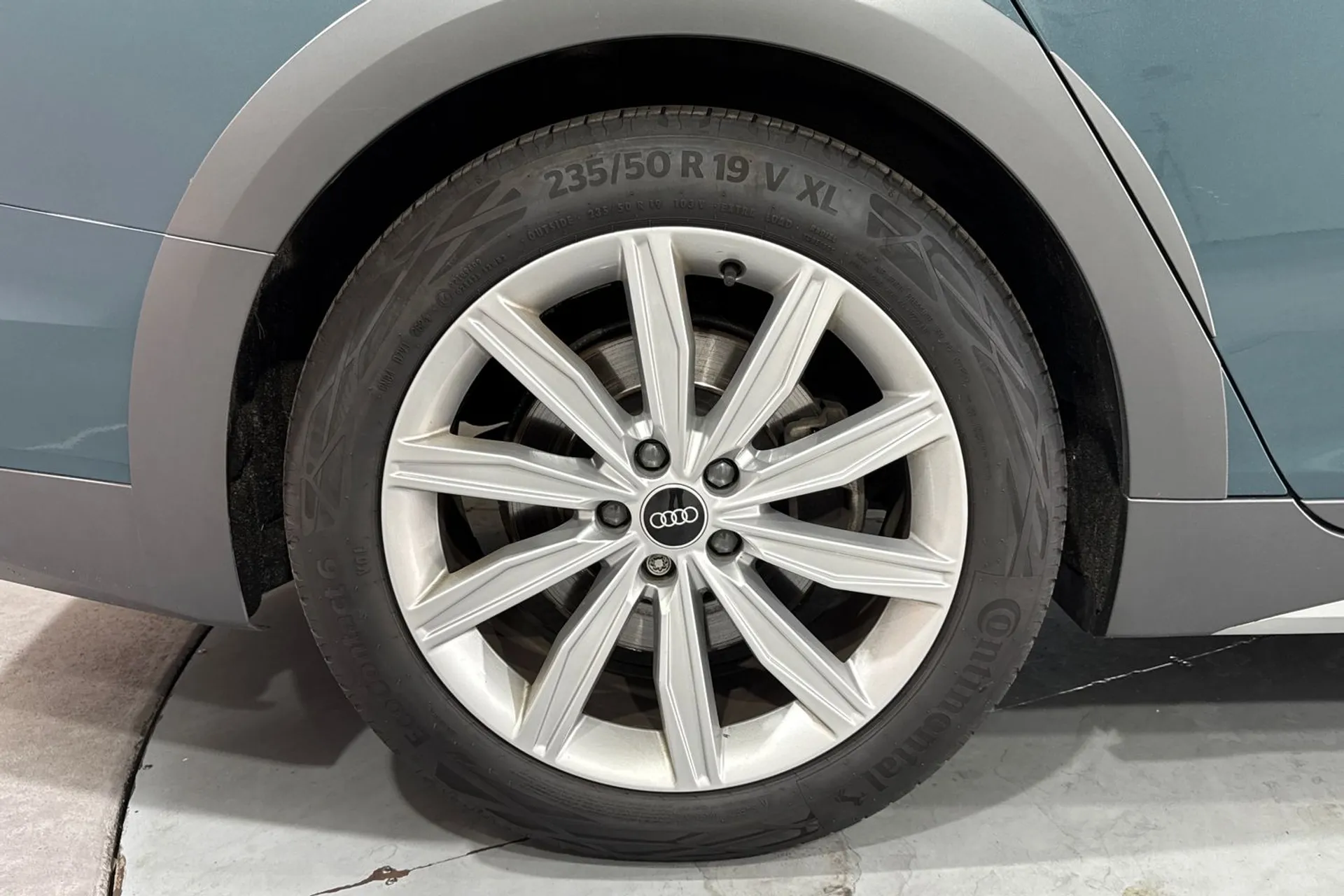 Audi A6 allroad thumbnail image number 13