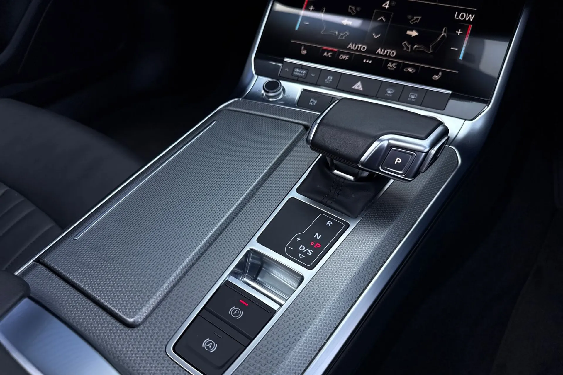 Audi A6 allroad thumbnail image number 42