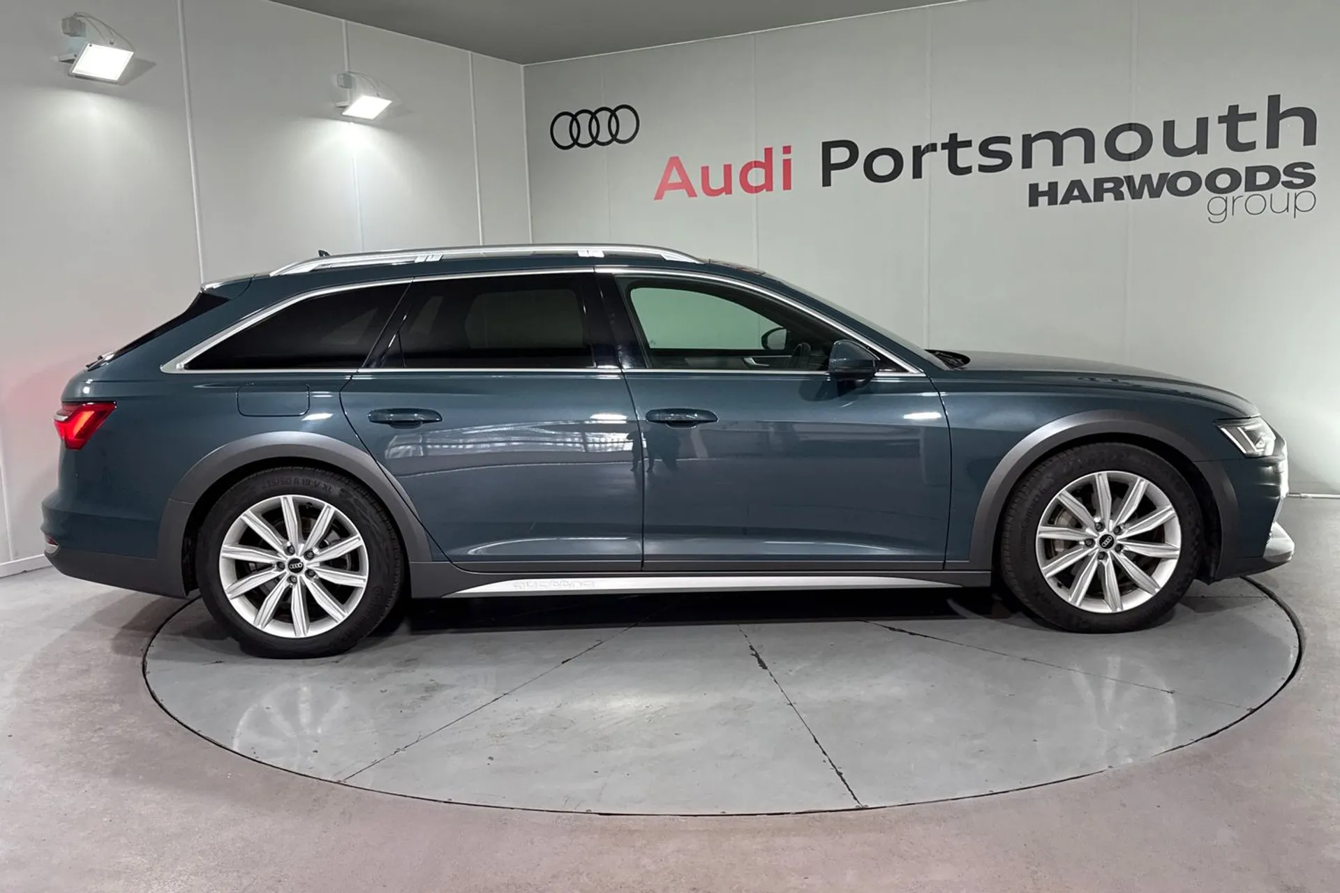 Audi A6 allroad thumbnail image number 2