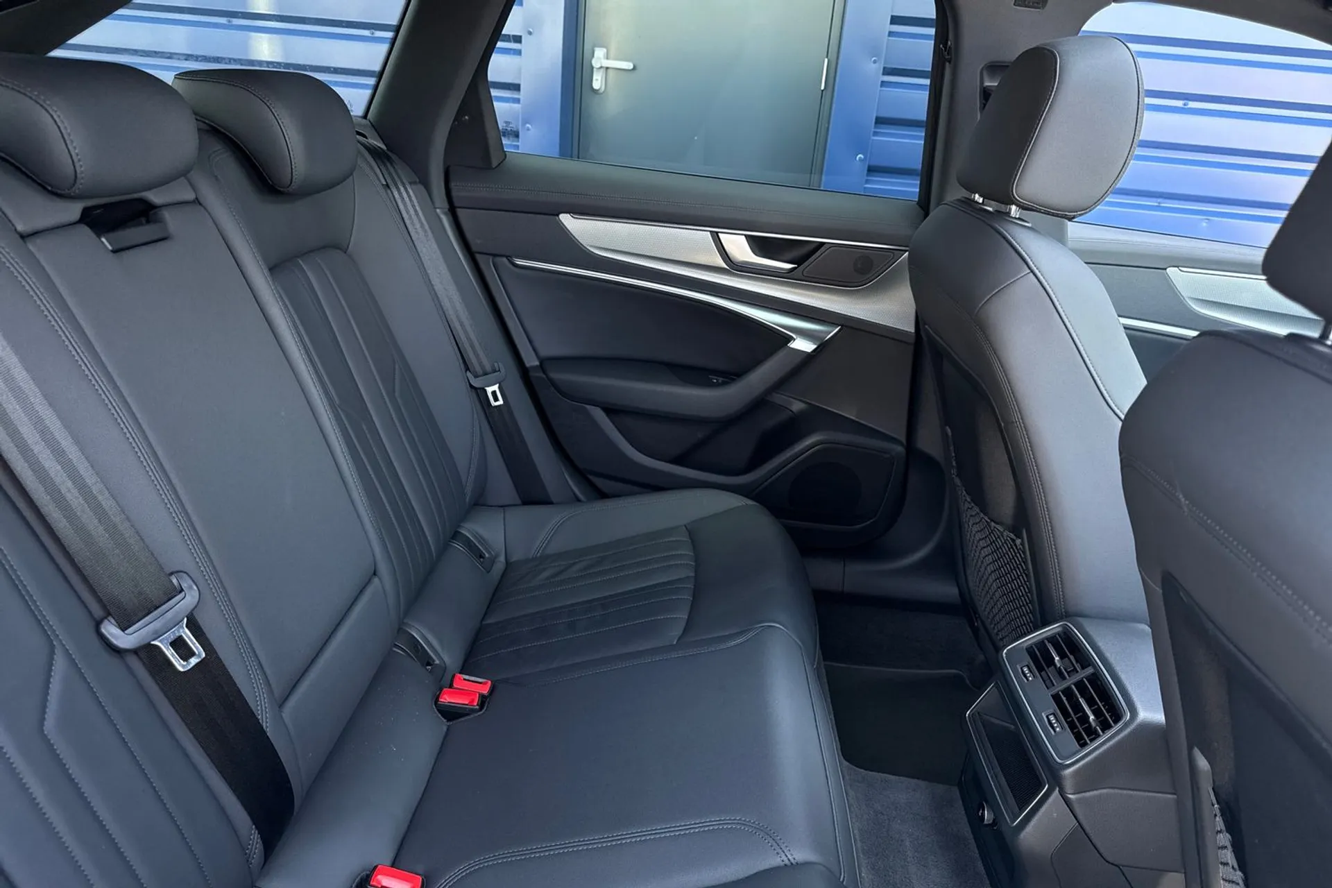 Audi A6 allroad thumbnail image number 22