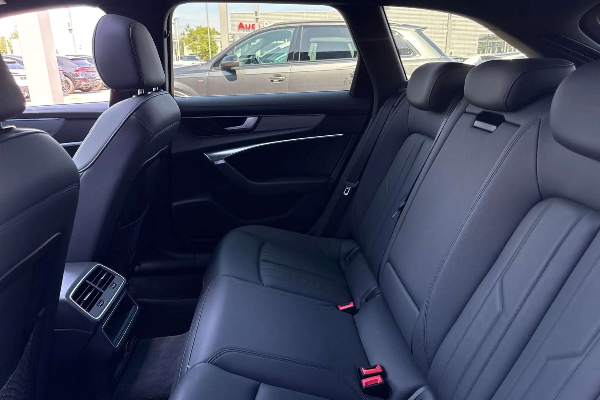 Audi A6 allroad thumbnail image number 30