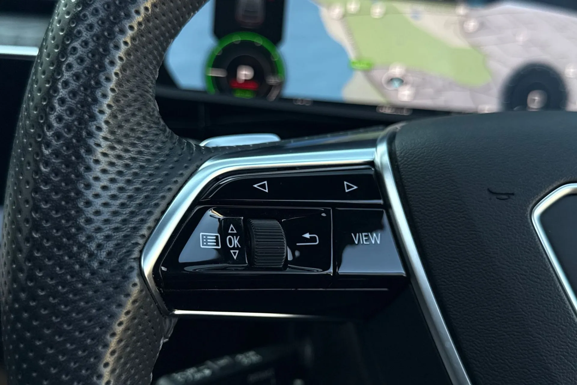 Audi e-tron thumbnail image number 40
