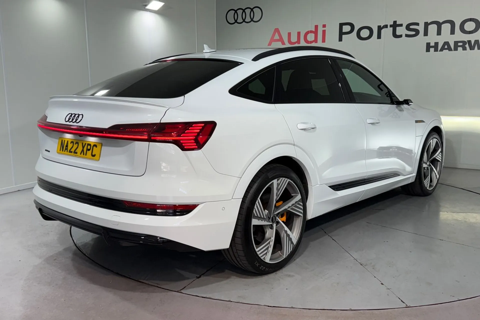 Audi e-tron thumbnail image number 7
