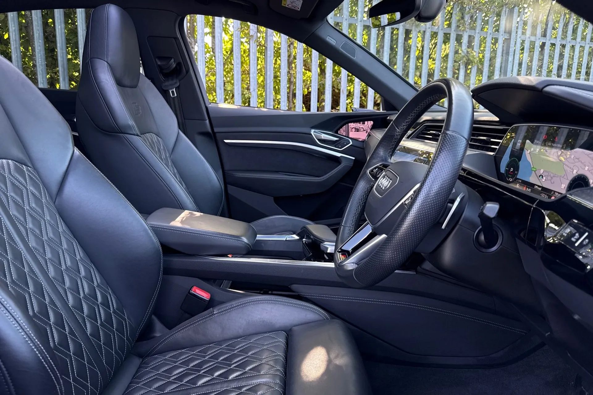 Audi e-tron thumbnail image number 25