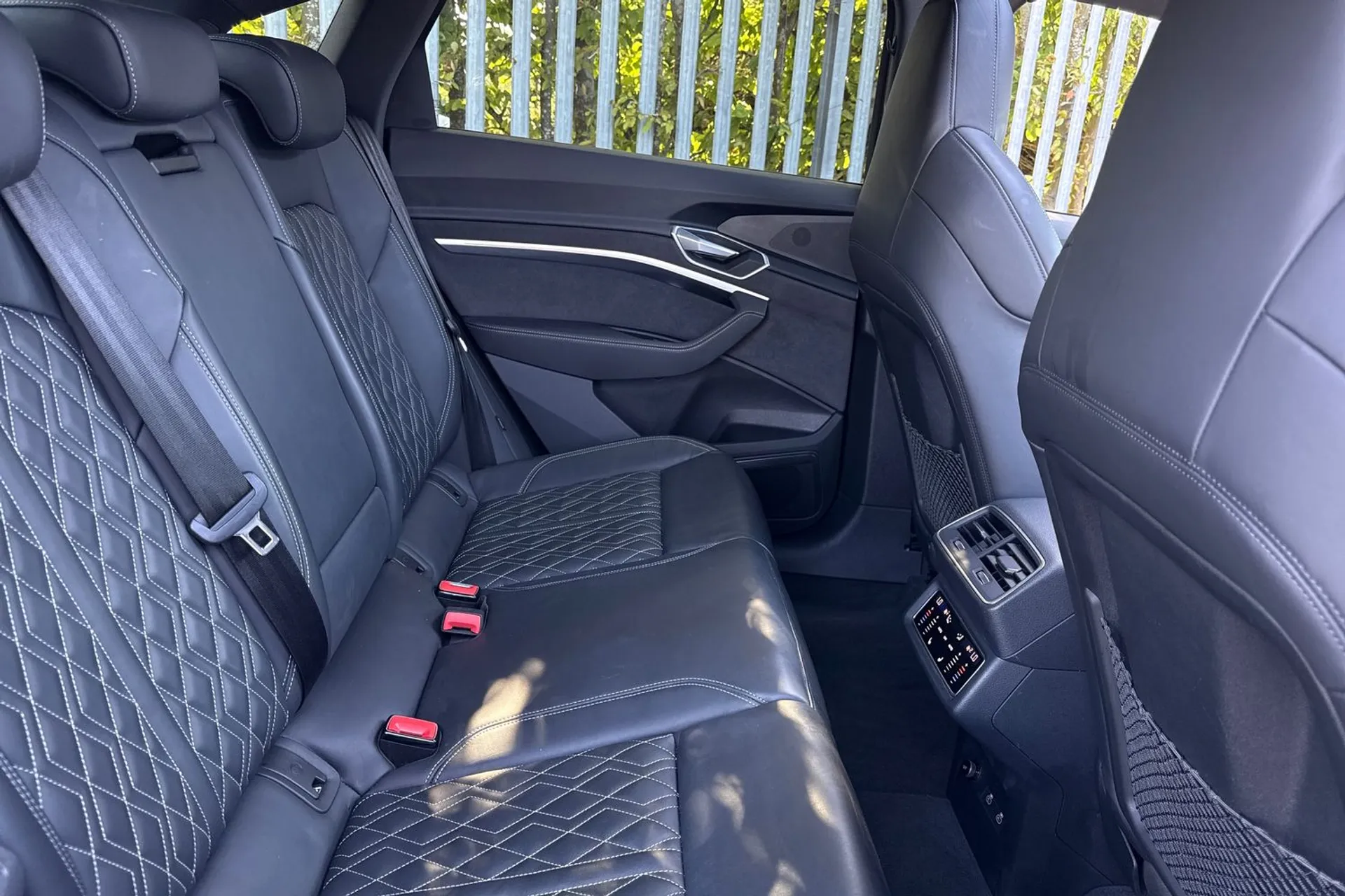 Audi e-tron thumbnail image number 22