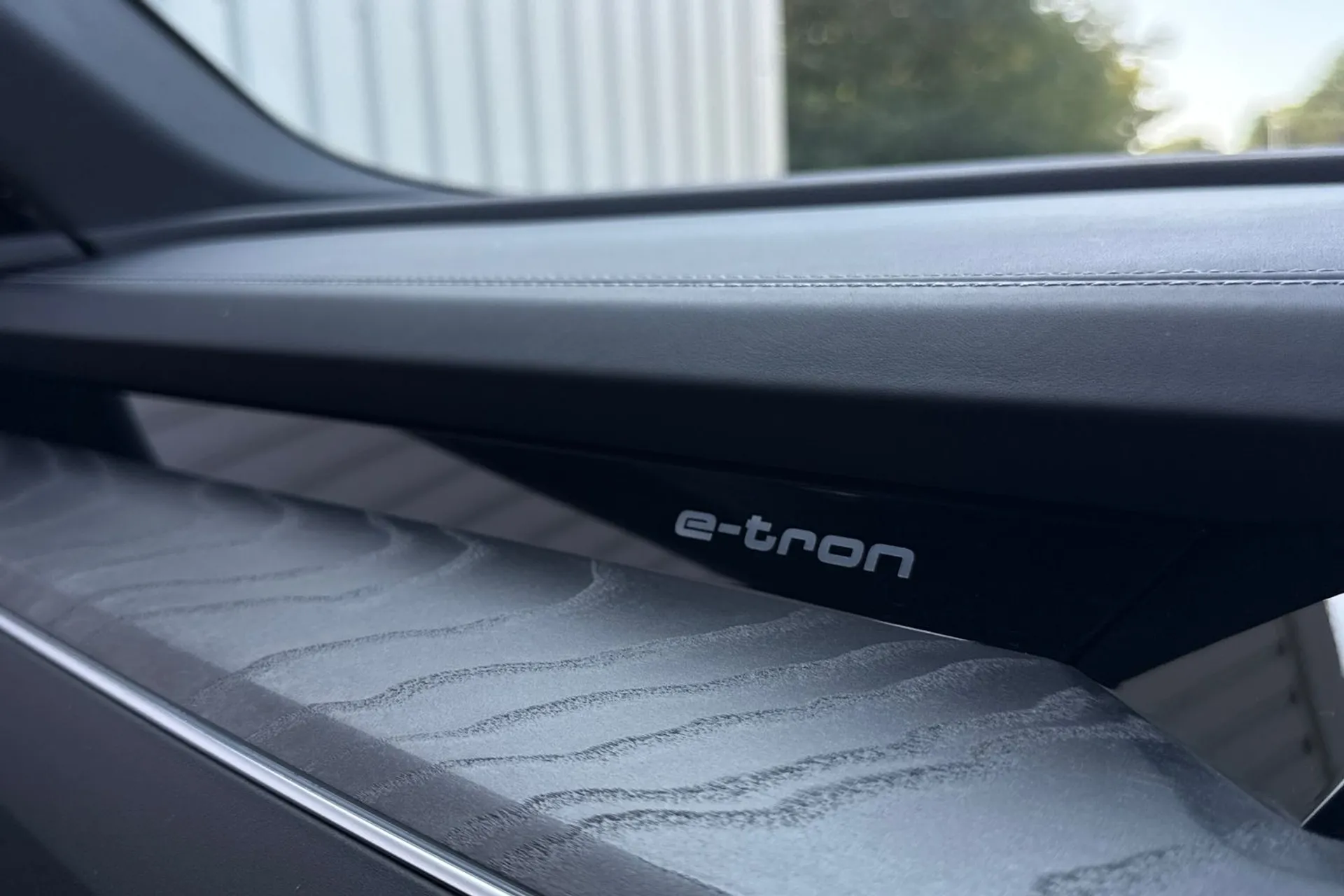 Audi e-tron thumbnail image number 47