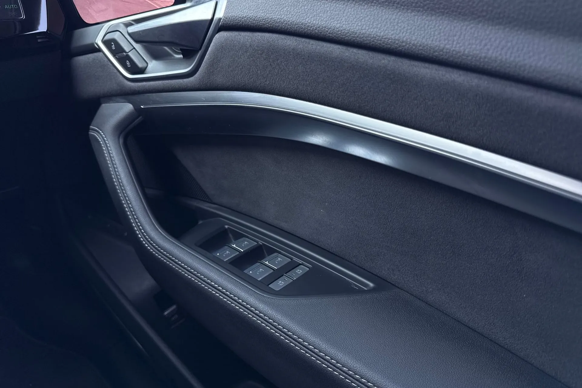 Audi e-tron thumbnail image number 43