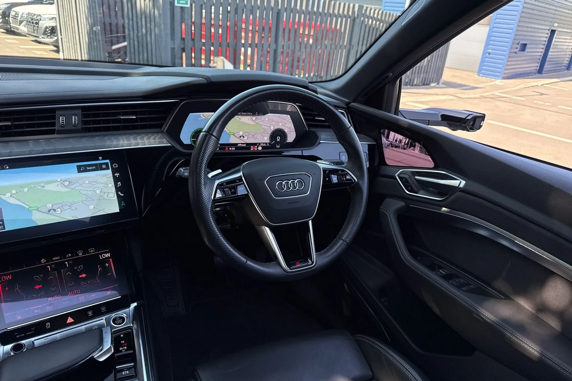Audi e-tron thumbnail image number 35