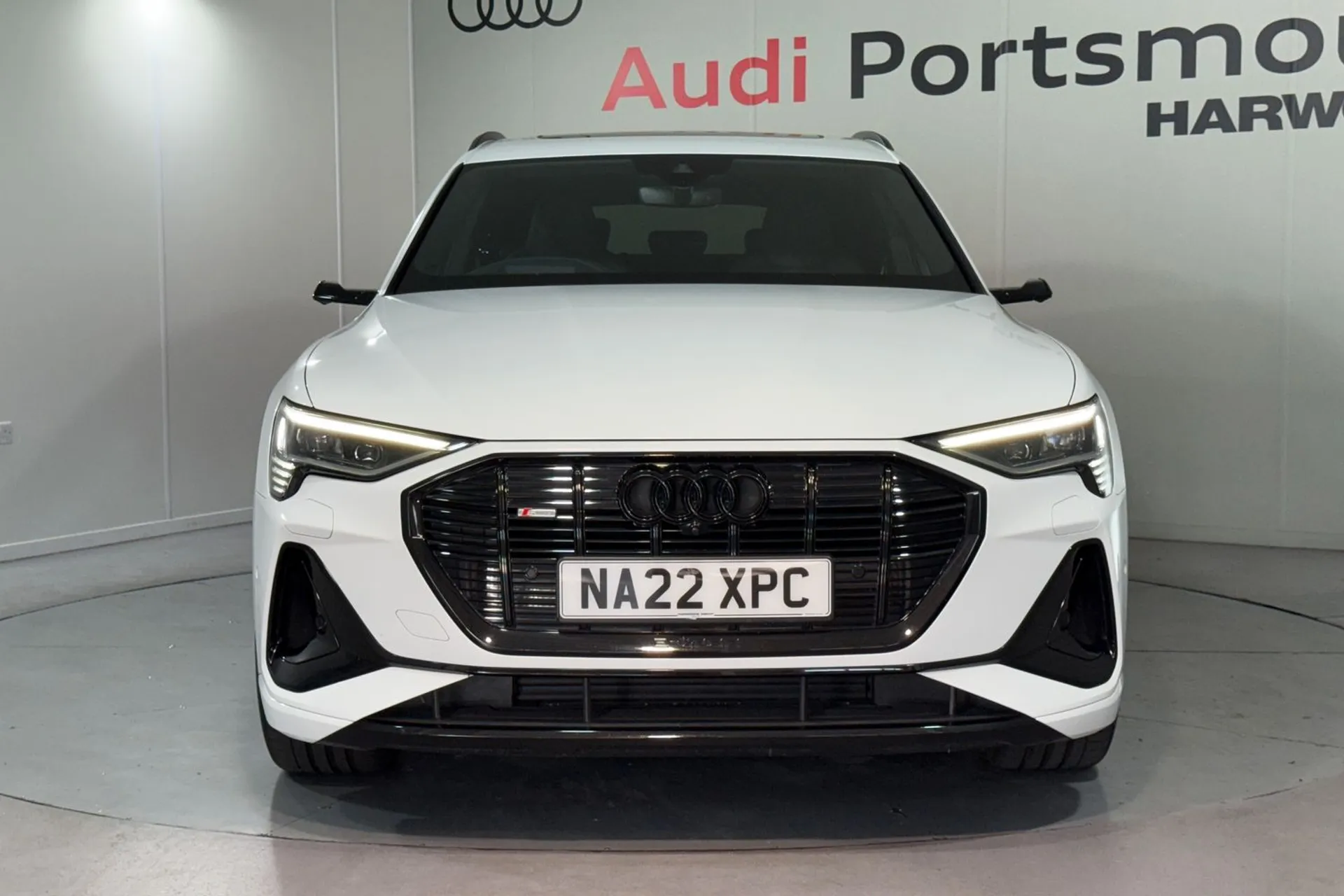 Audi e-tron thumbnail image number 12