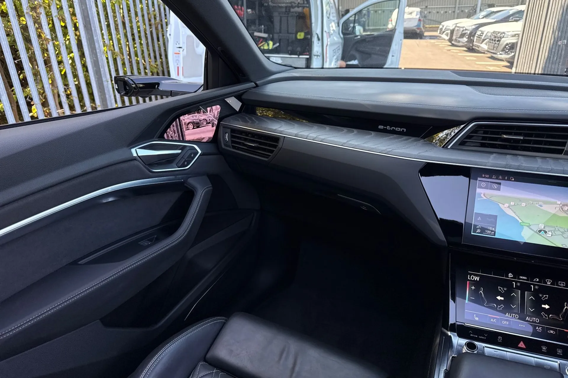 Audi e-tron thumbnail image number 34