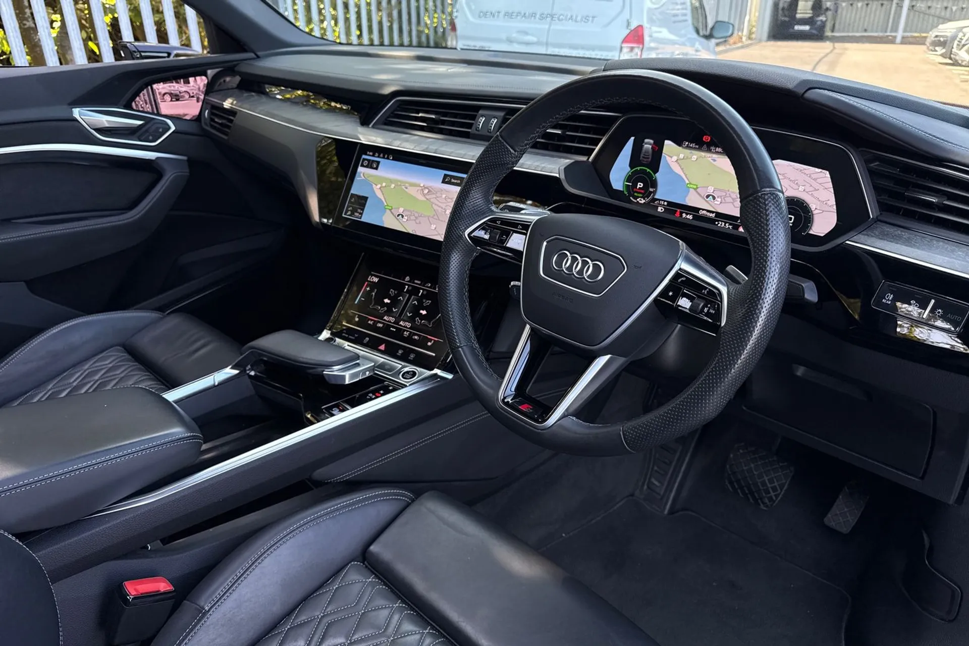 Audi e-tron thumbnail image number 26