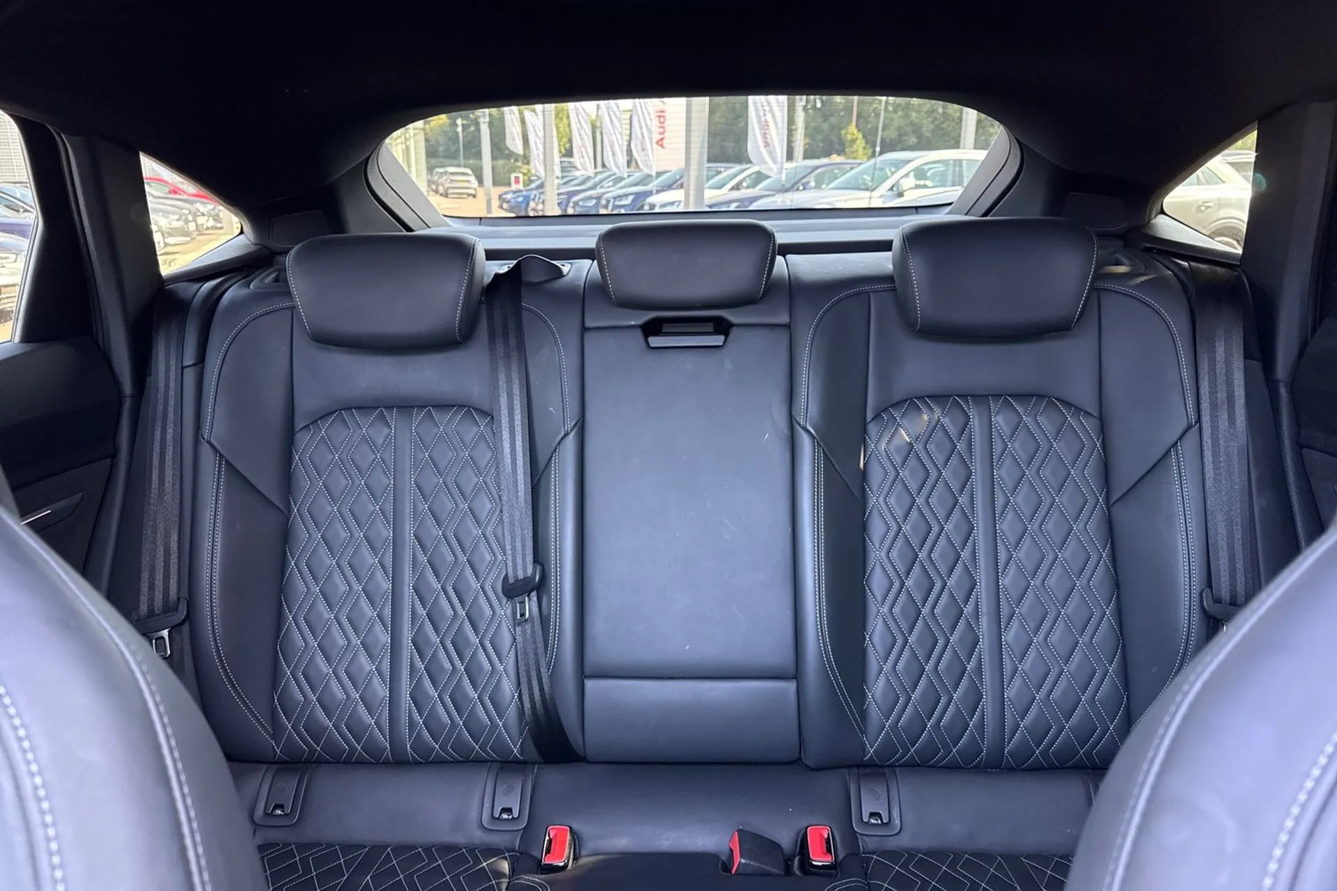 Audi e-tron thumbnail image number 33