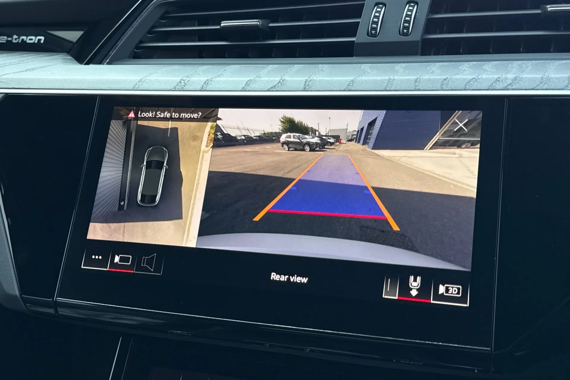 Audi e-tron thumbnail image number 5