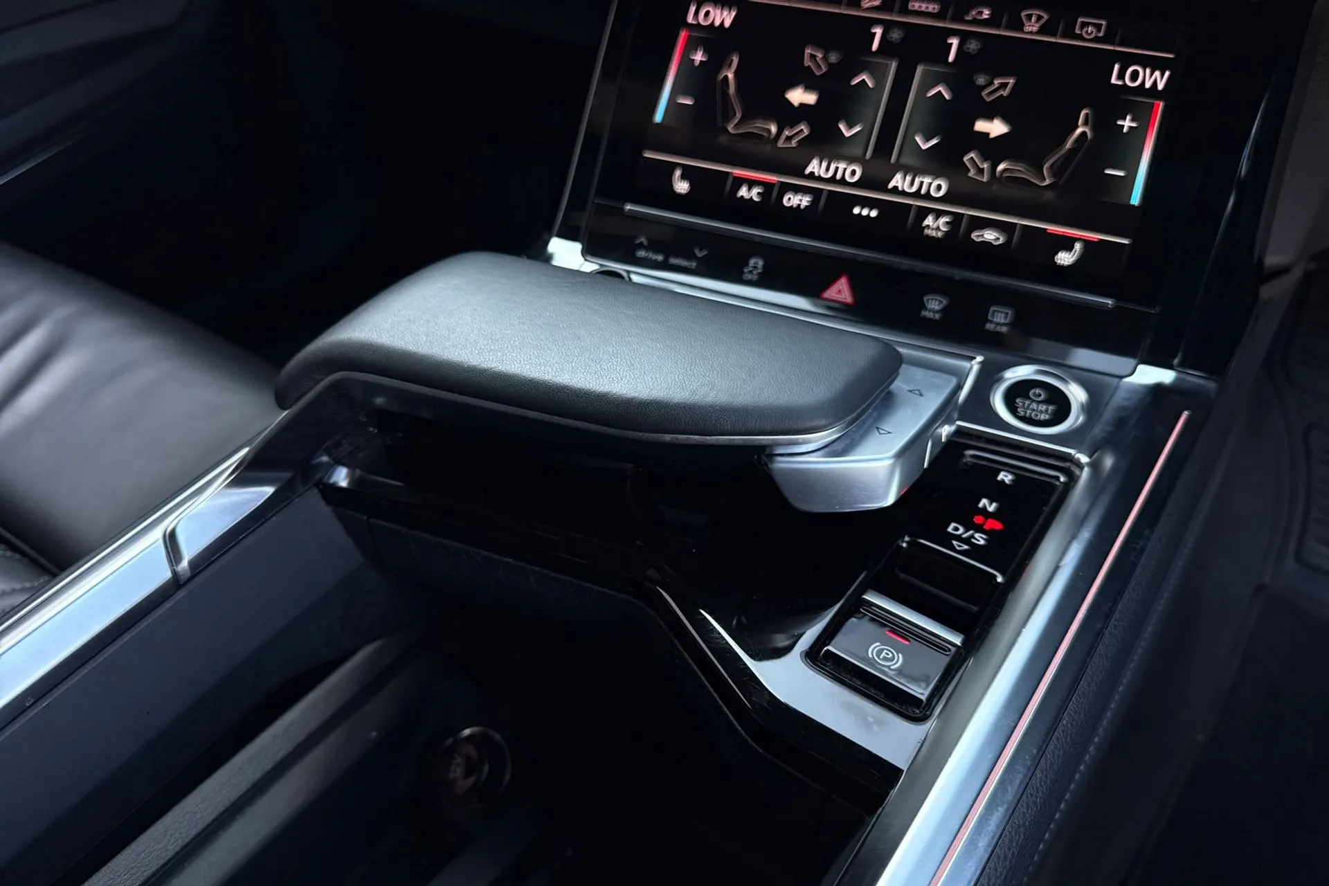Audi e-tron thumbnail image number 44