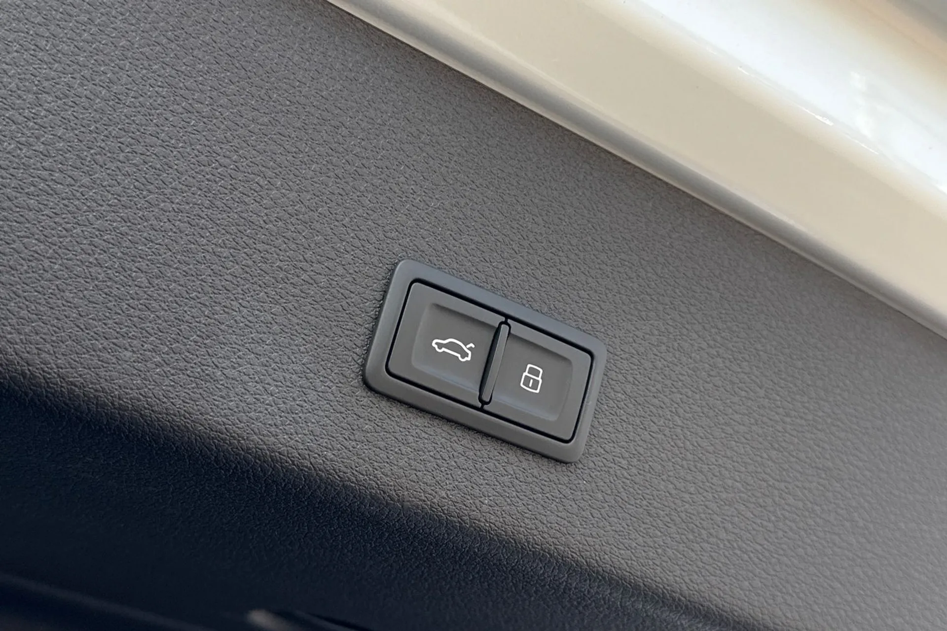 Audi e-tron thumbnail image number 20