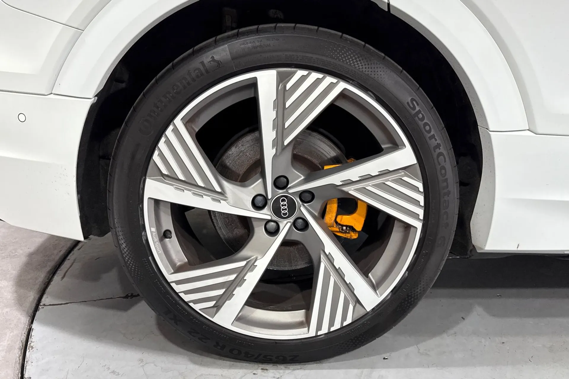 Audi e-tron thumbnail image number 13