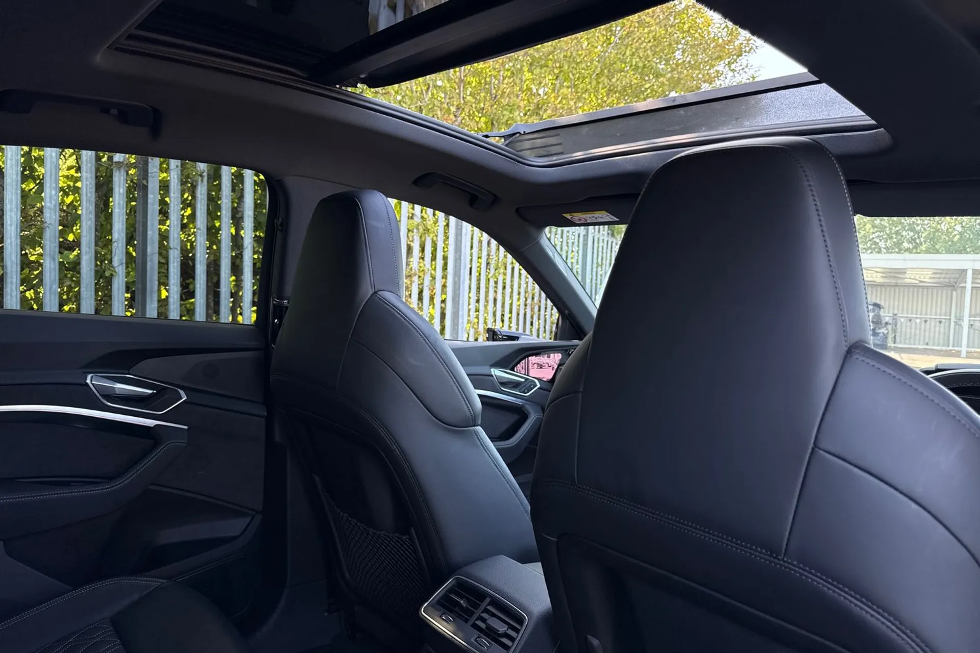 Audi e-tron thumbnail image number 23