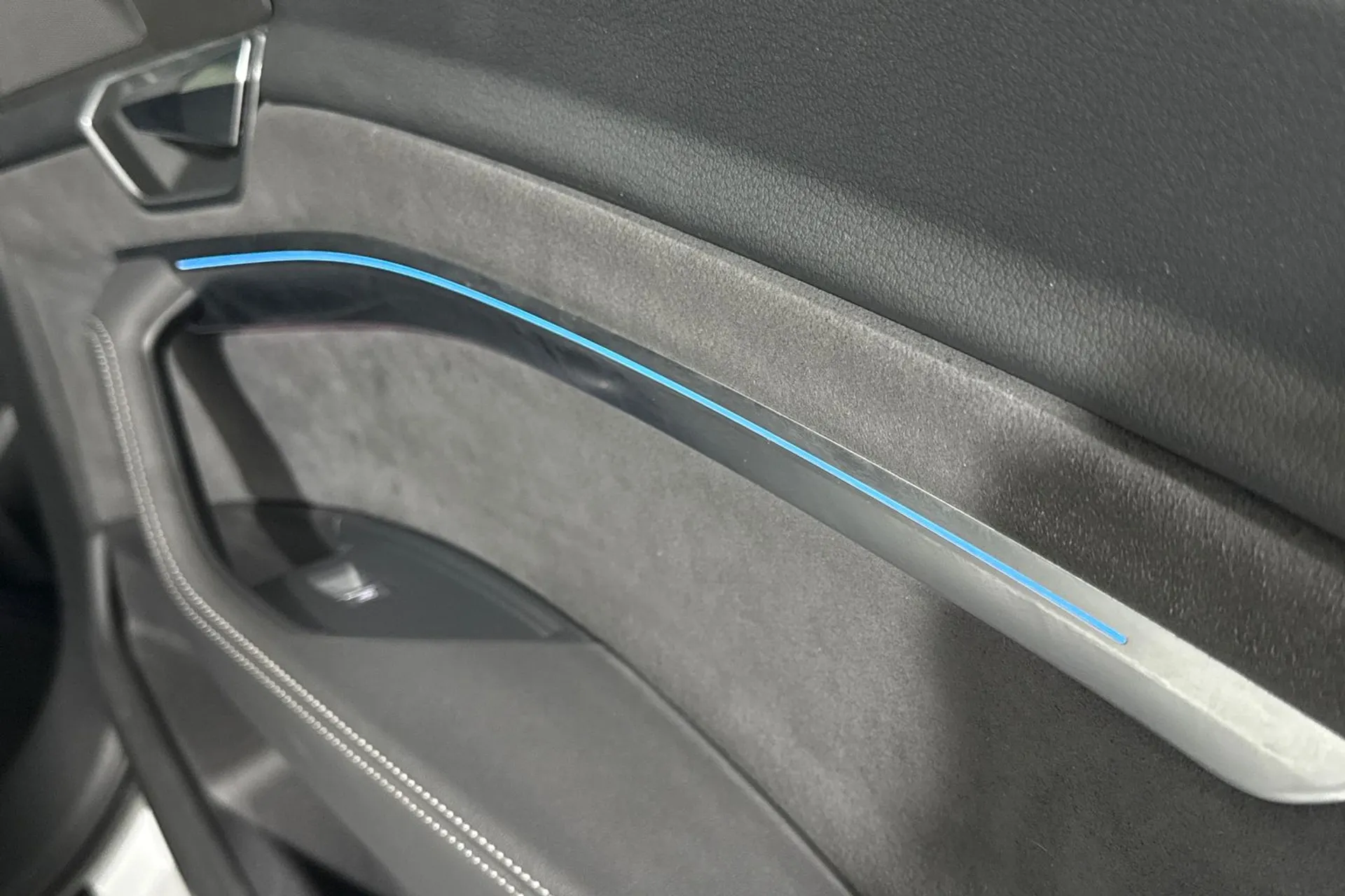 Audi e-tron thumbnail image number 45