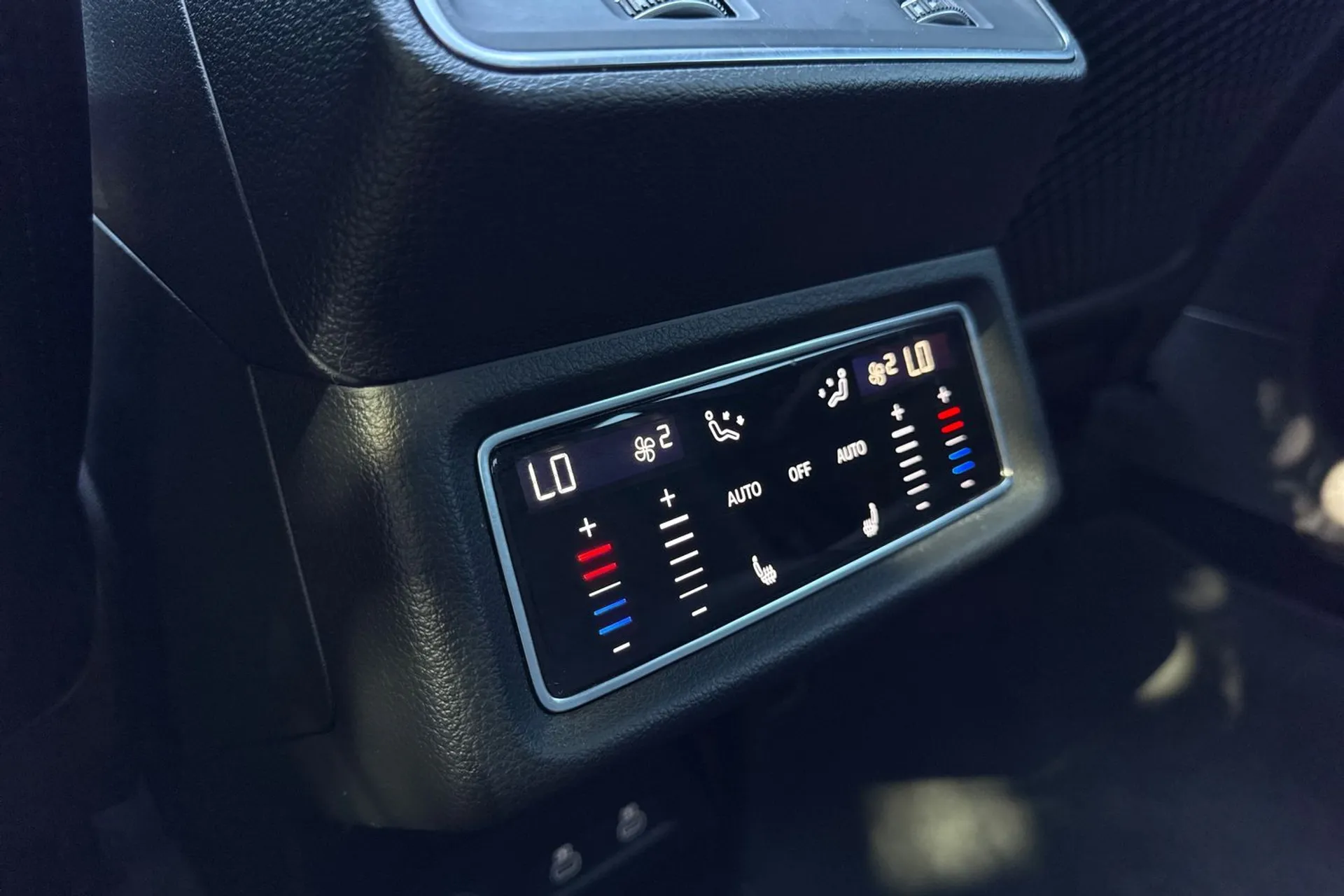 Audi e-tron thumbnail image number 46