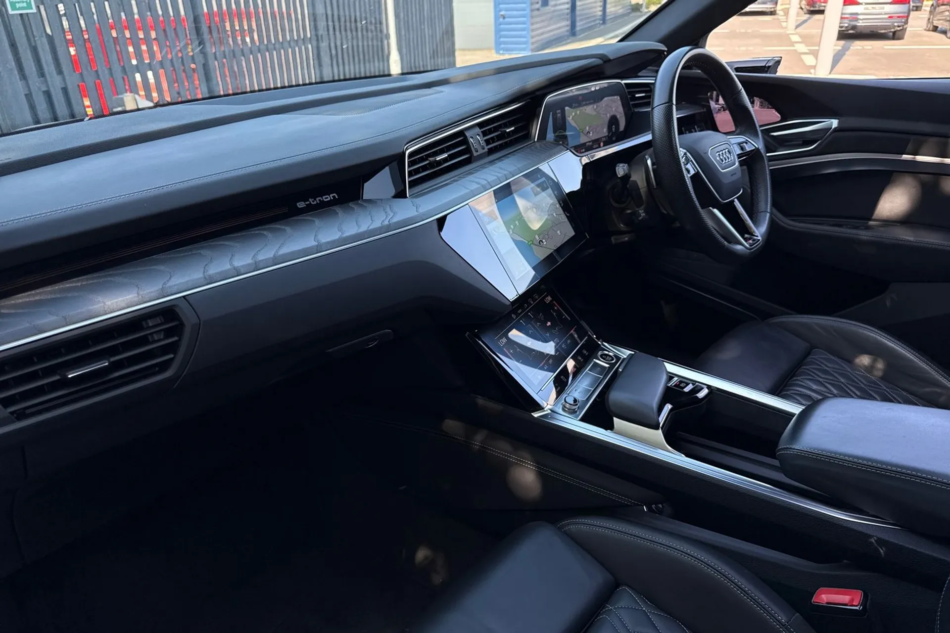 Audi e-tron thumbnail image number 29