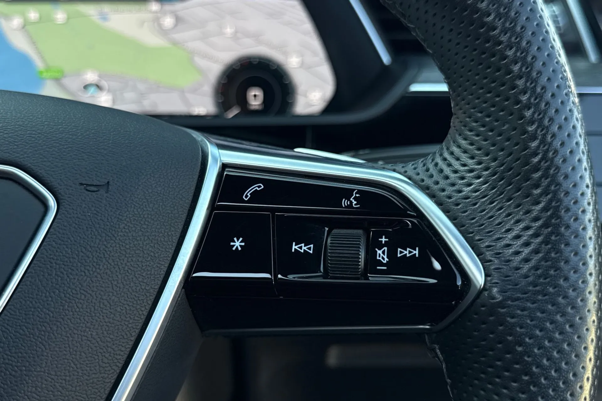 Audi e-tron thumbnail image number 41