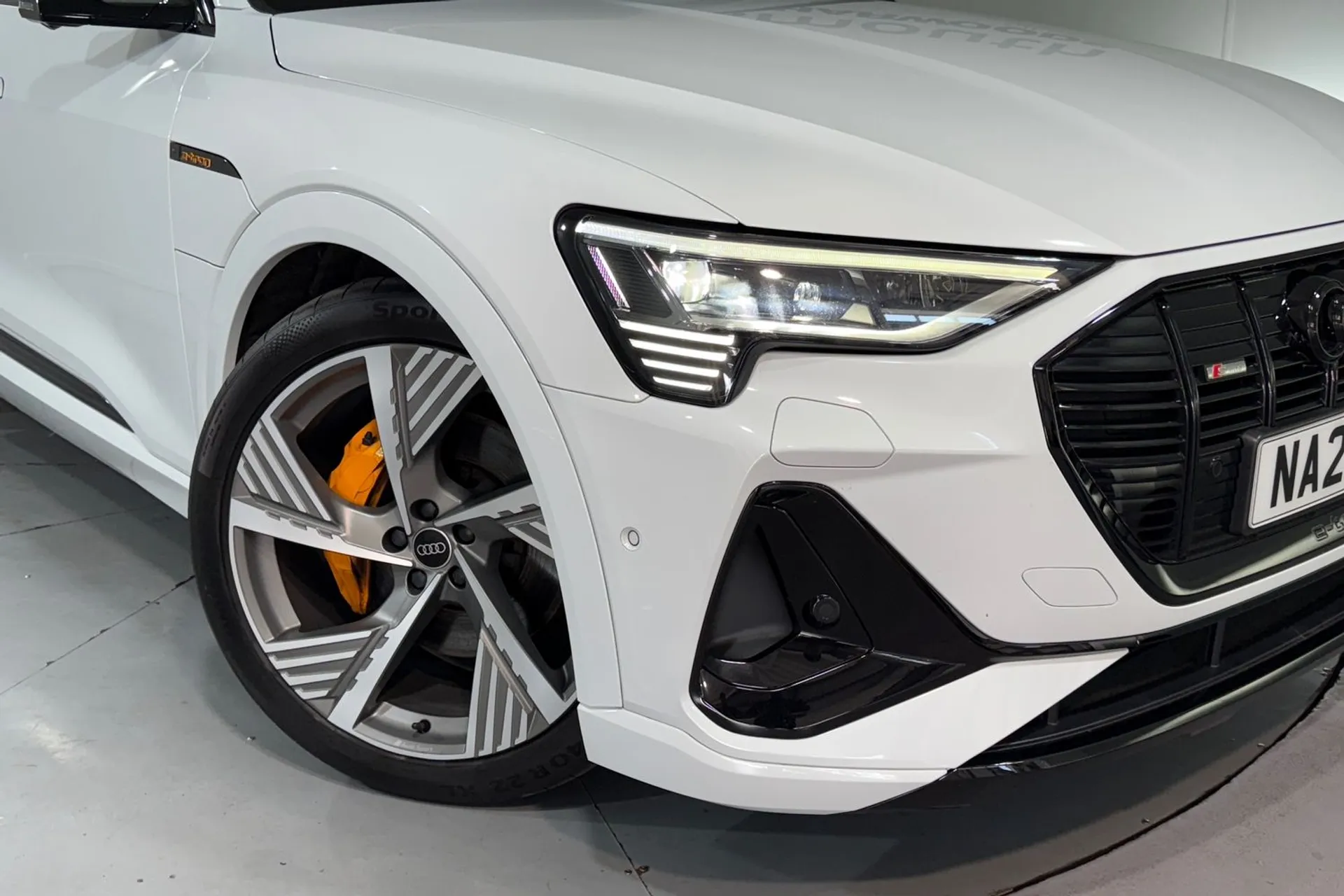 Audi e-tron thumbnail image number 6