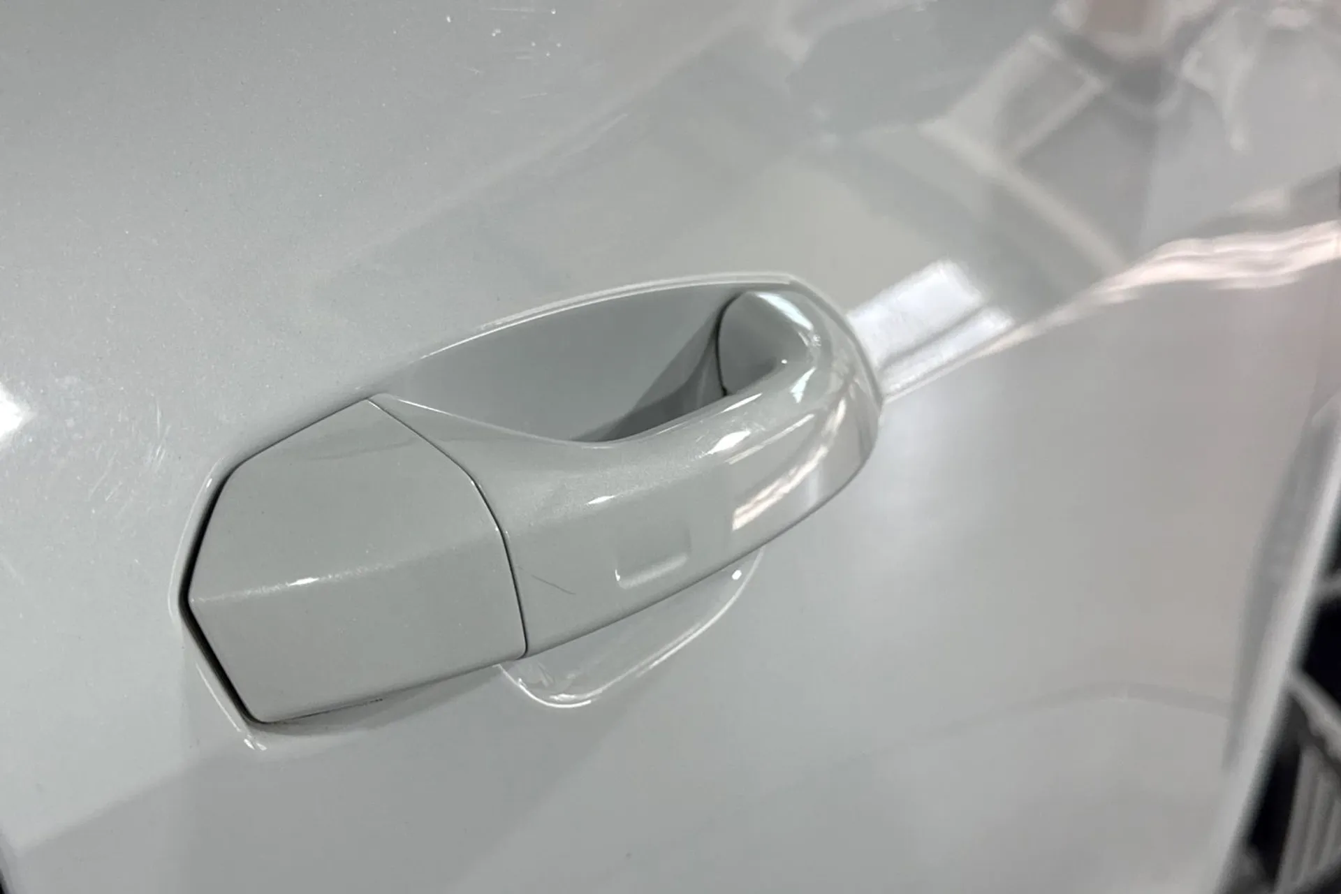 Audi e-tron thumbnail image number 16