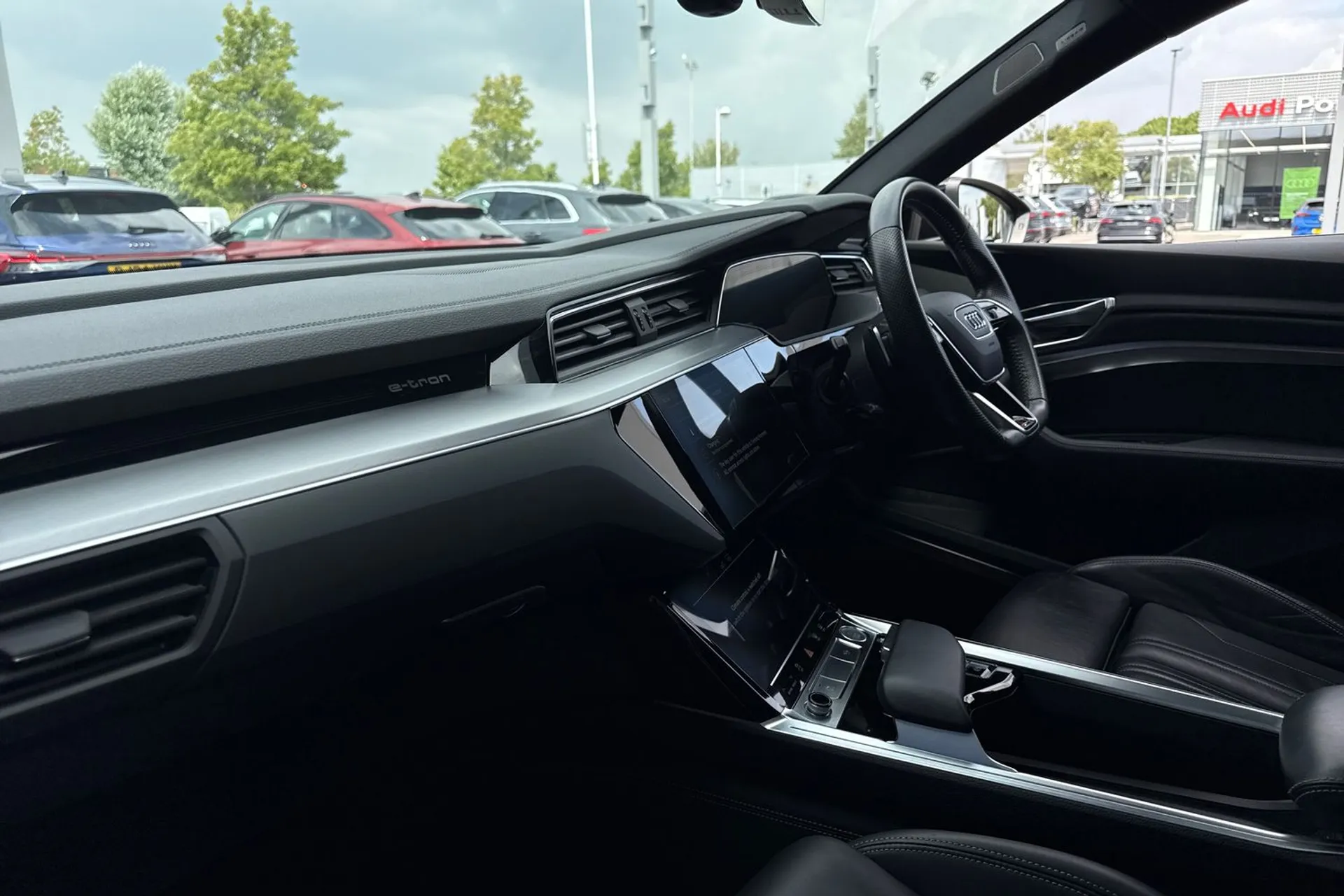 Audi e-tron thumbnail image number 30