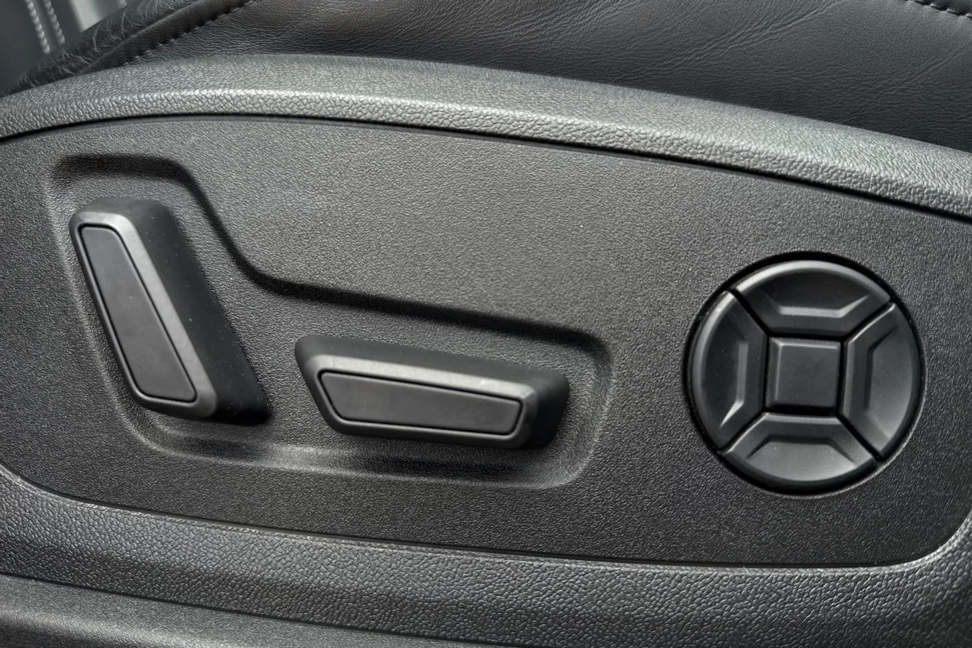 Audi e-tron thumbnail image number 43